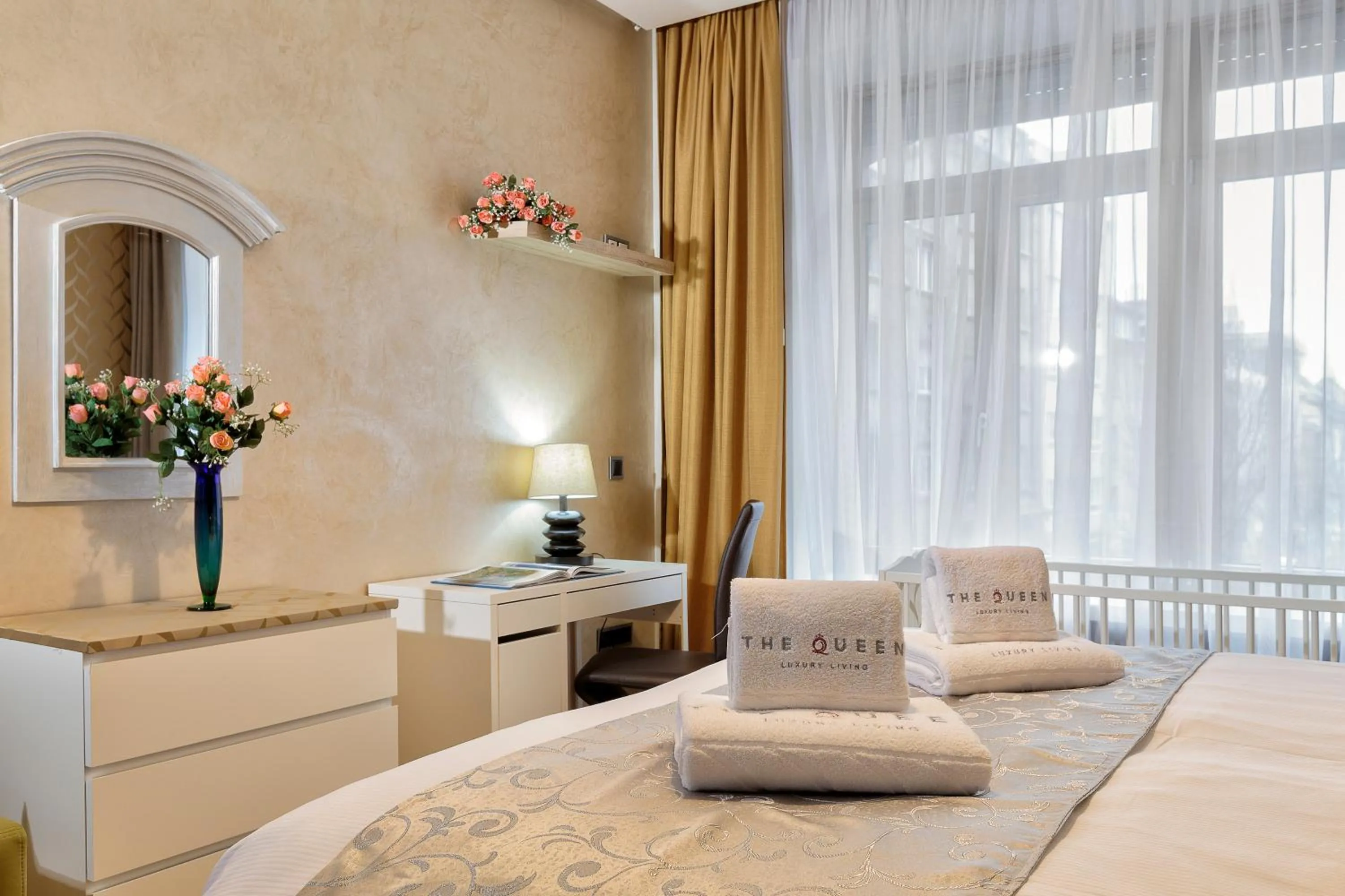 Bedroom, Bed in The Queen Luxury Apartments - Villa Liberty