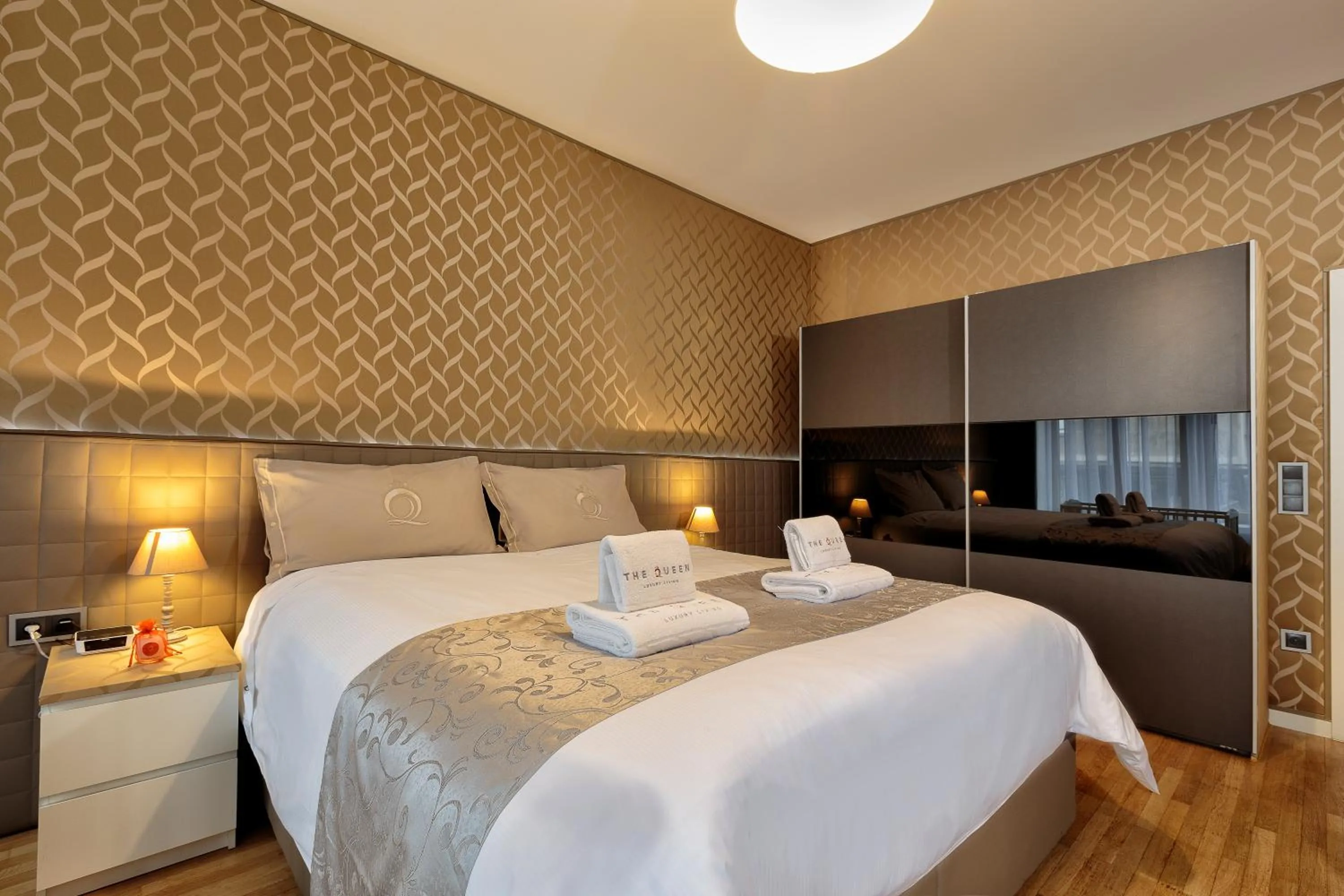 Bedroom, Bed in The Queen Luxury Apartments - Villa Liberty