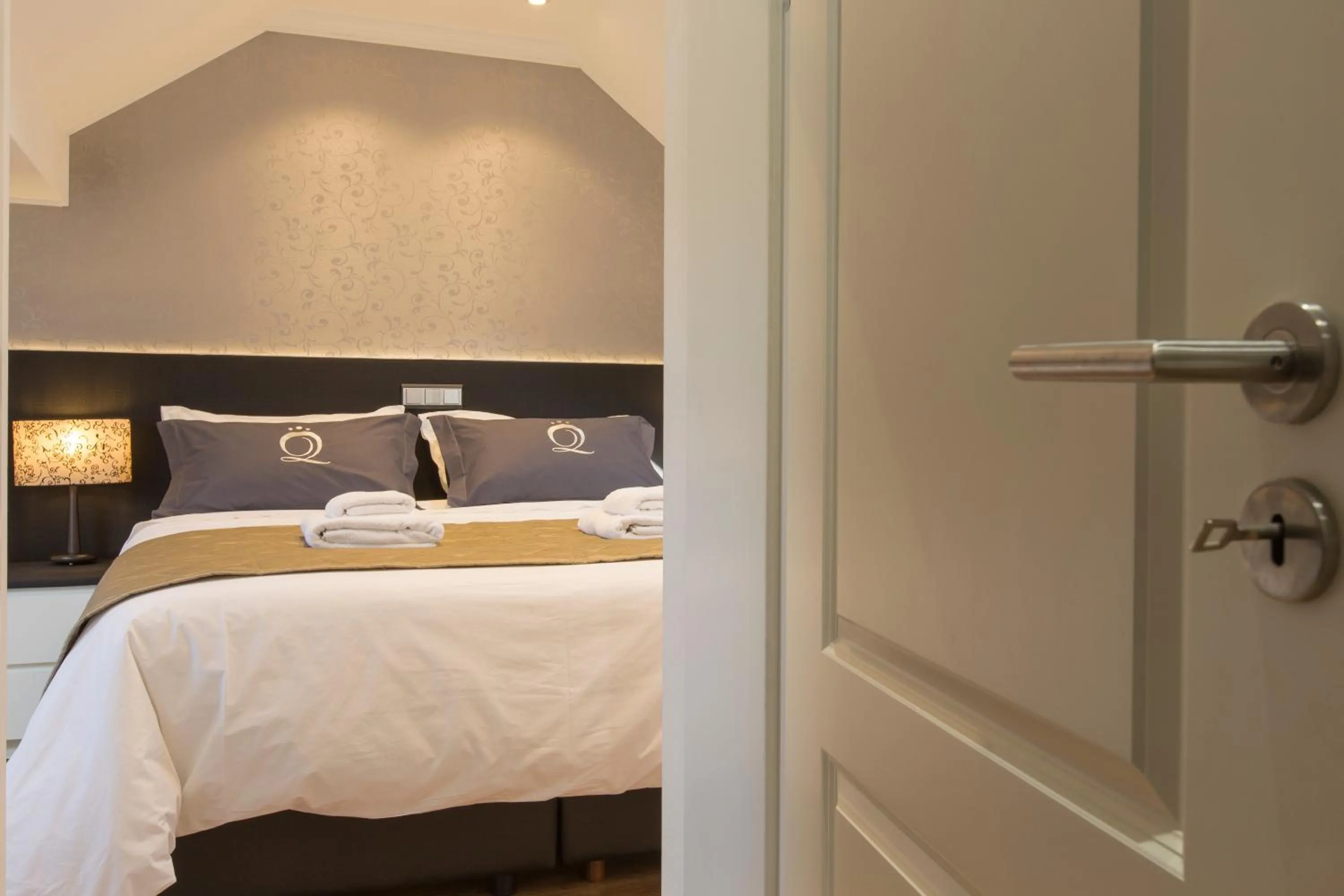 Bedroom, Bed in The Queen Luxury Apartments - Villa Liberty