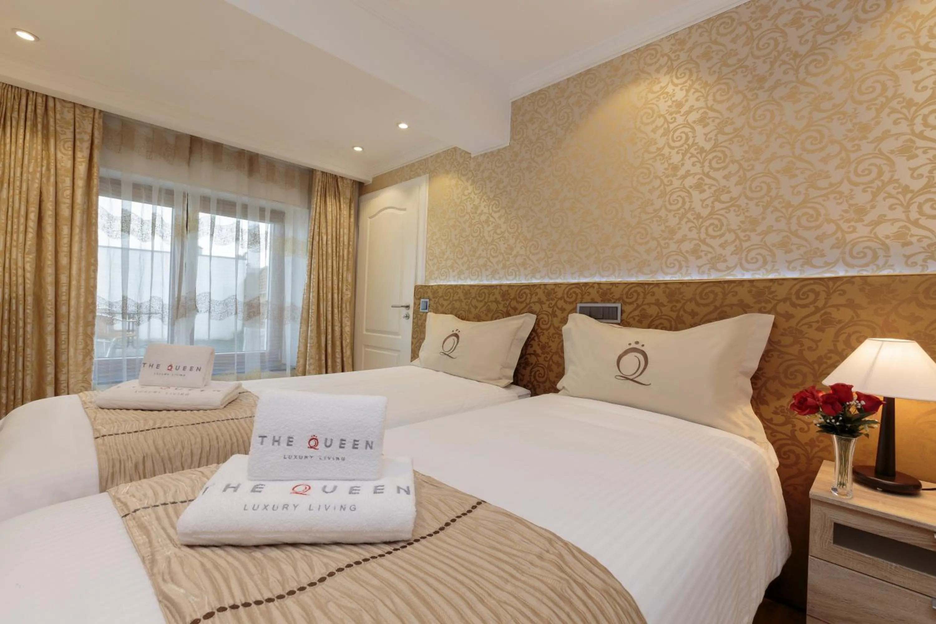 Bedroom, Bed in The Queen Luxury Apartments - Villa Liberty