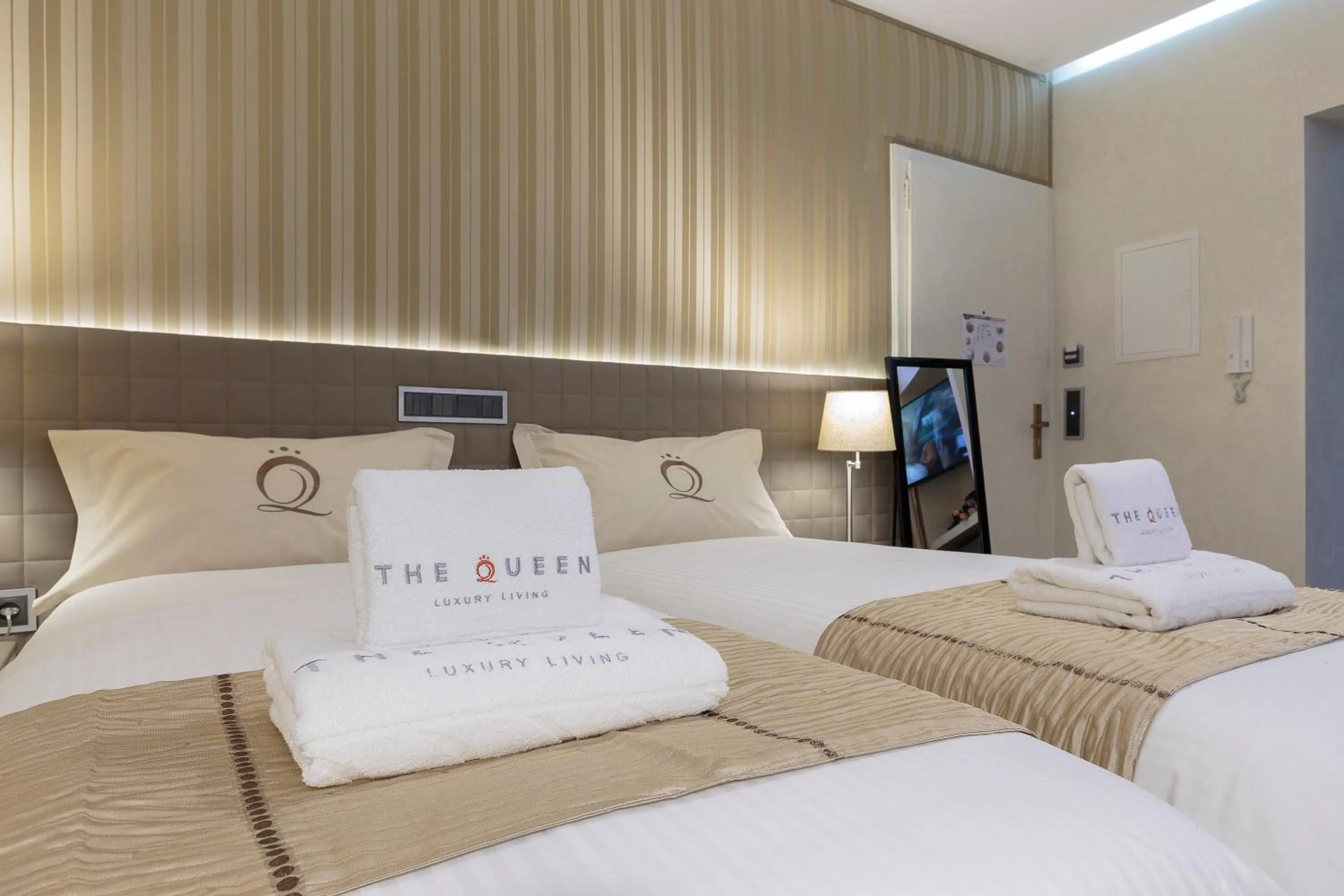 Bedroom, Bed in The Queen Luxury Apartments - Villa Liberty