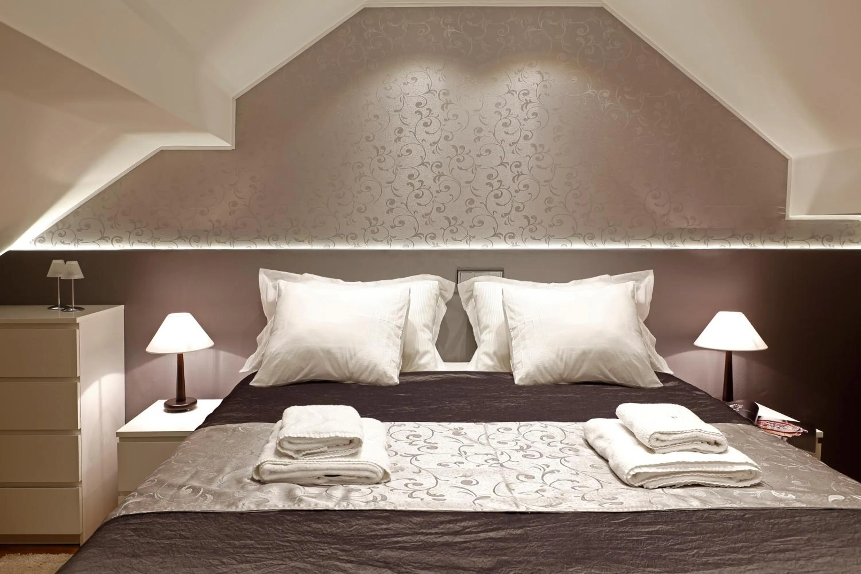 Bedroom, Bed in The Queen Luxury Apartments - Villa Liberty