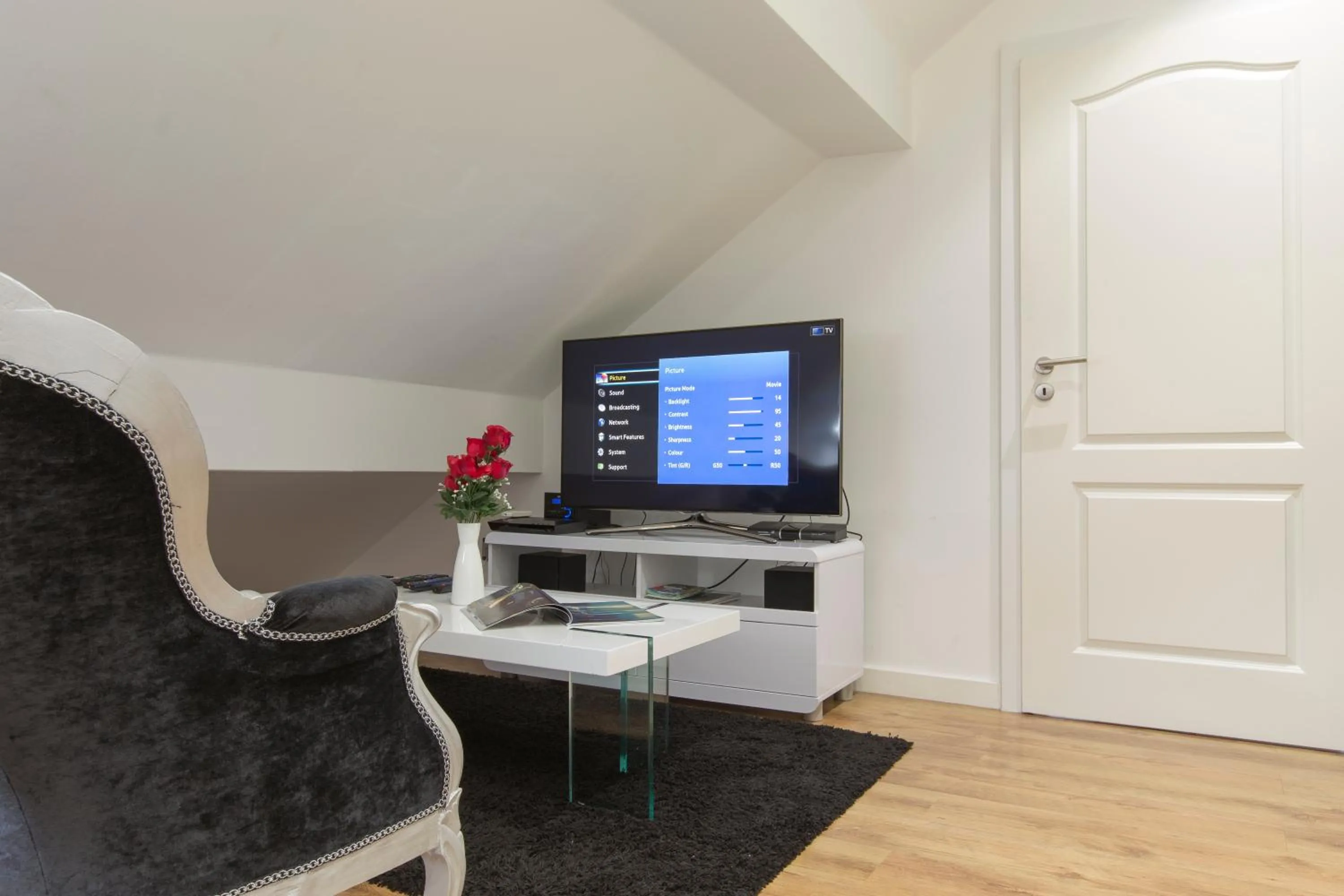 TV and multimedia in The Queen Luxury Apartments - Villa Liberty