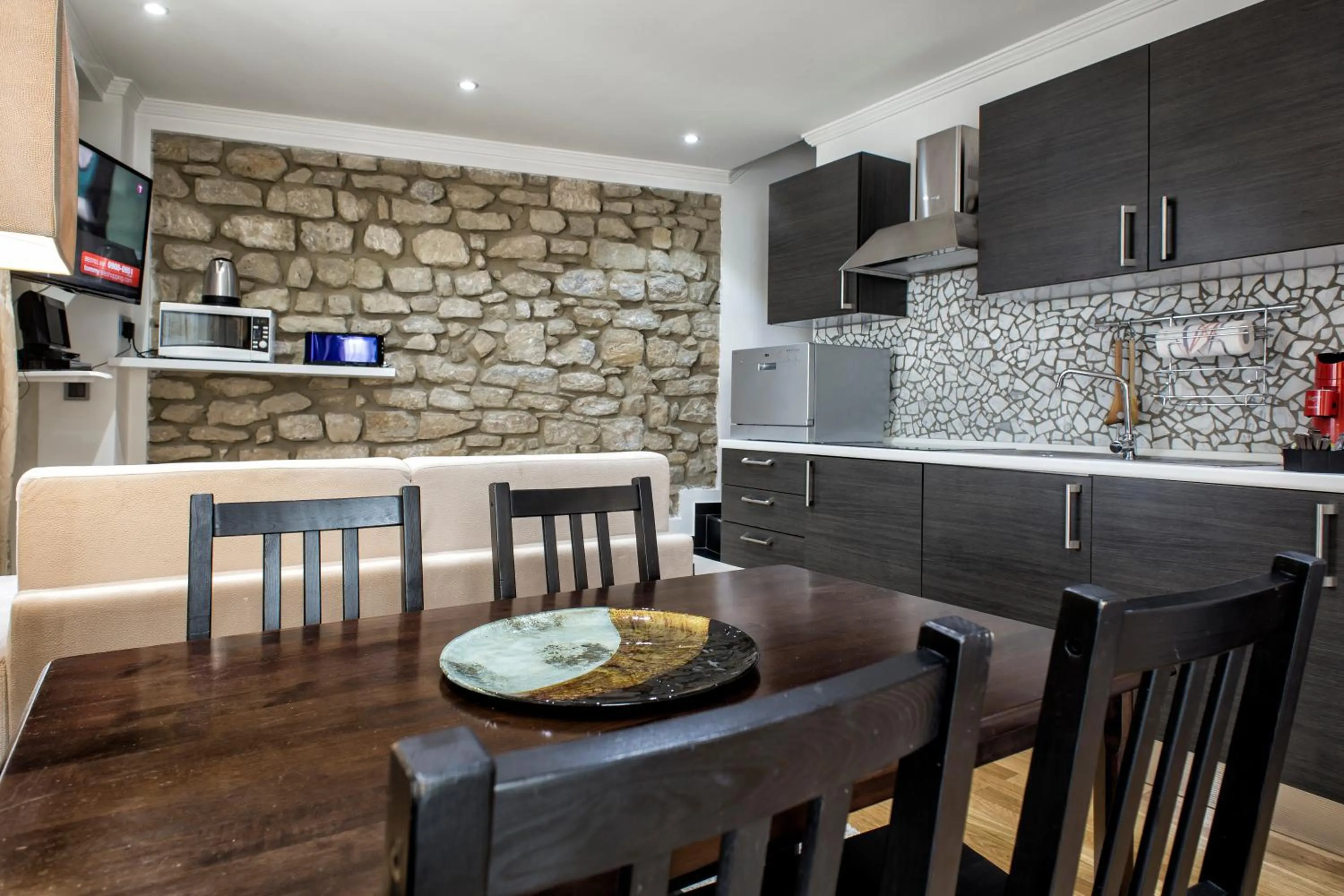 Kitchen or kitchenette in The Queen Luxury Apartments - Villa Liberty