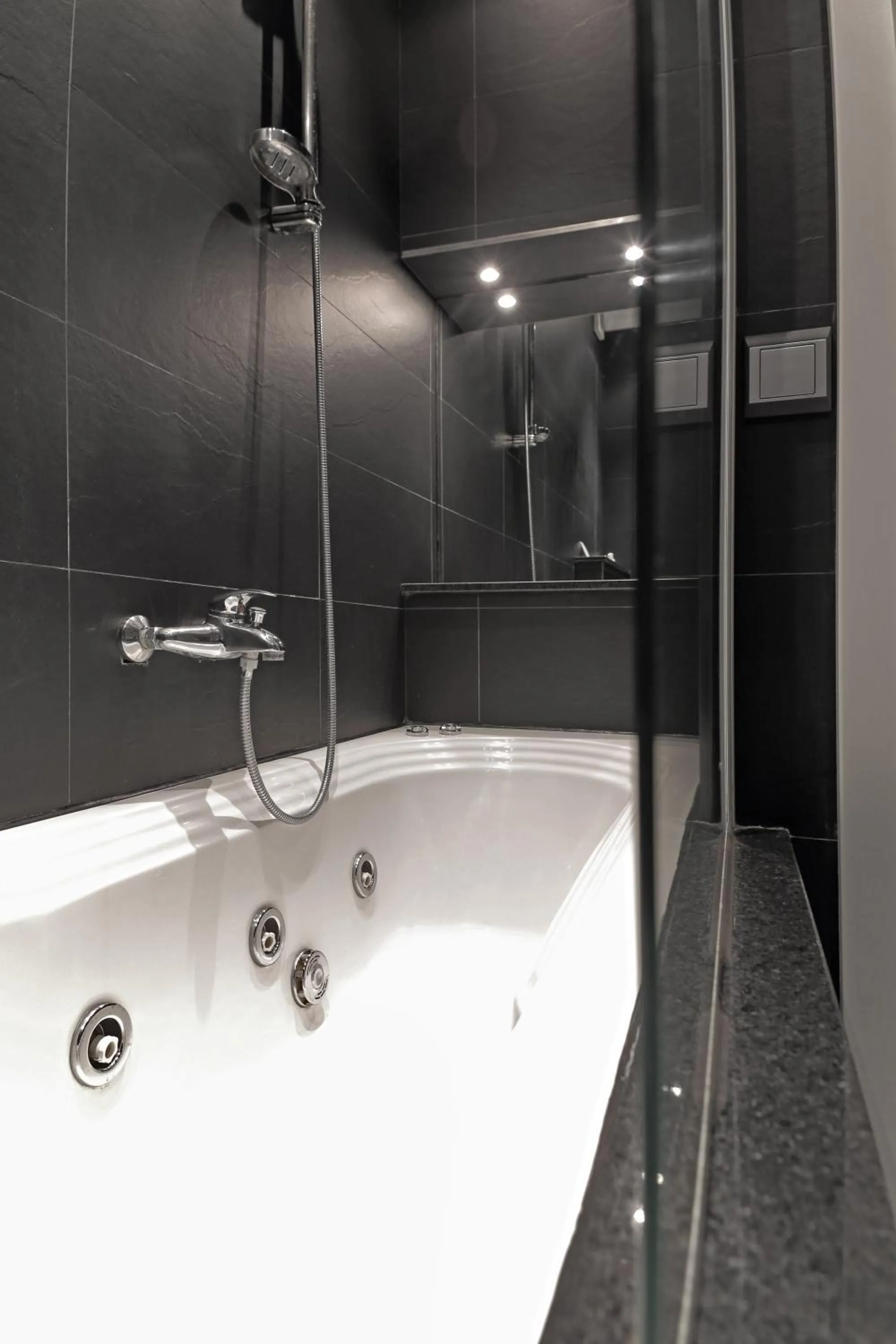 Bath in The Queen Luxury Apartments - Villa Liberty