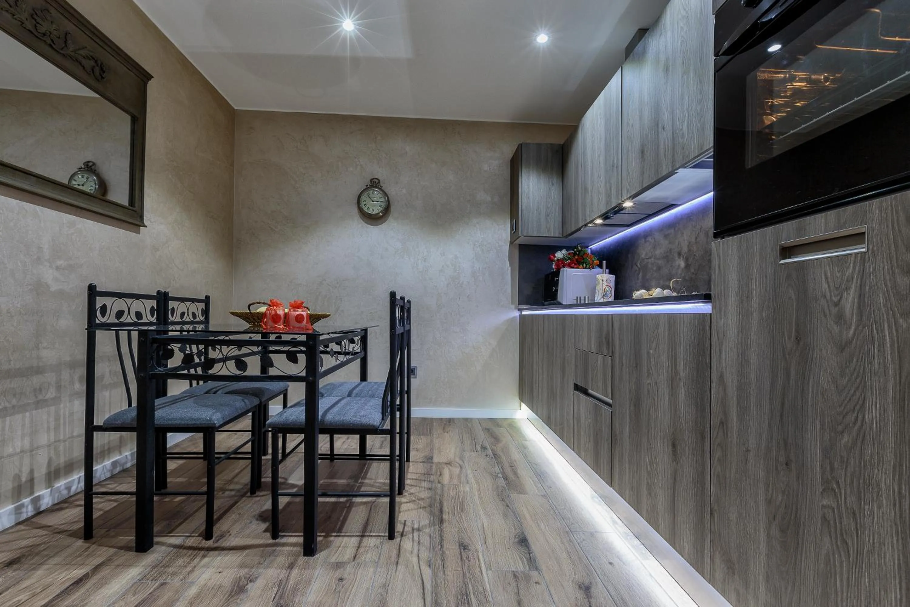 Kitchen or kitchenette in The Queen Luxury Apartments - Villa Liberty