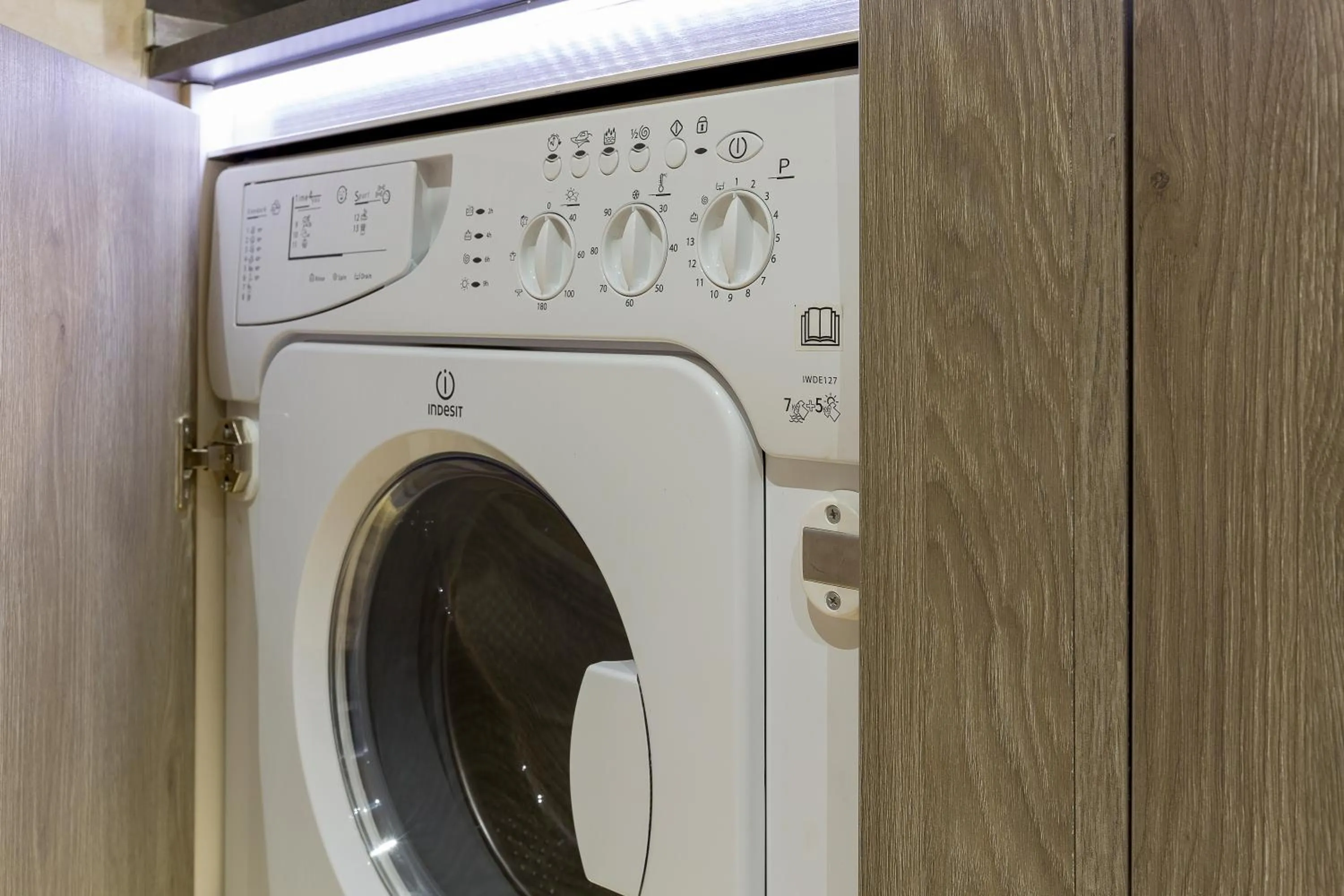 washing machine in The Queen Luxury Apartments - Villa Liberty