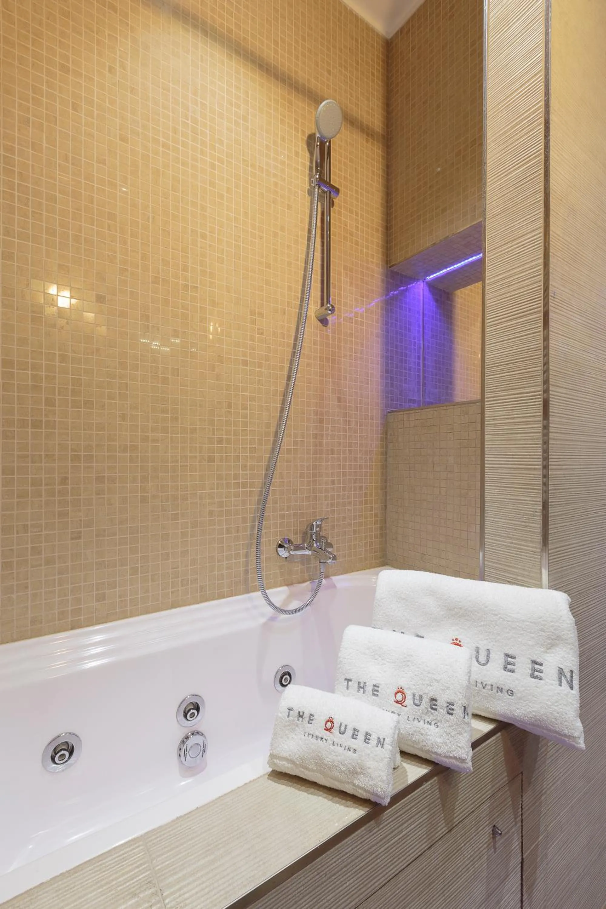 Shower in The Queen Luxury Apartments - Villa Liberty