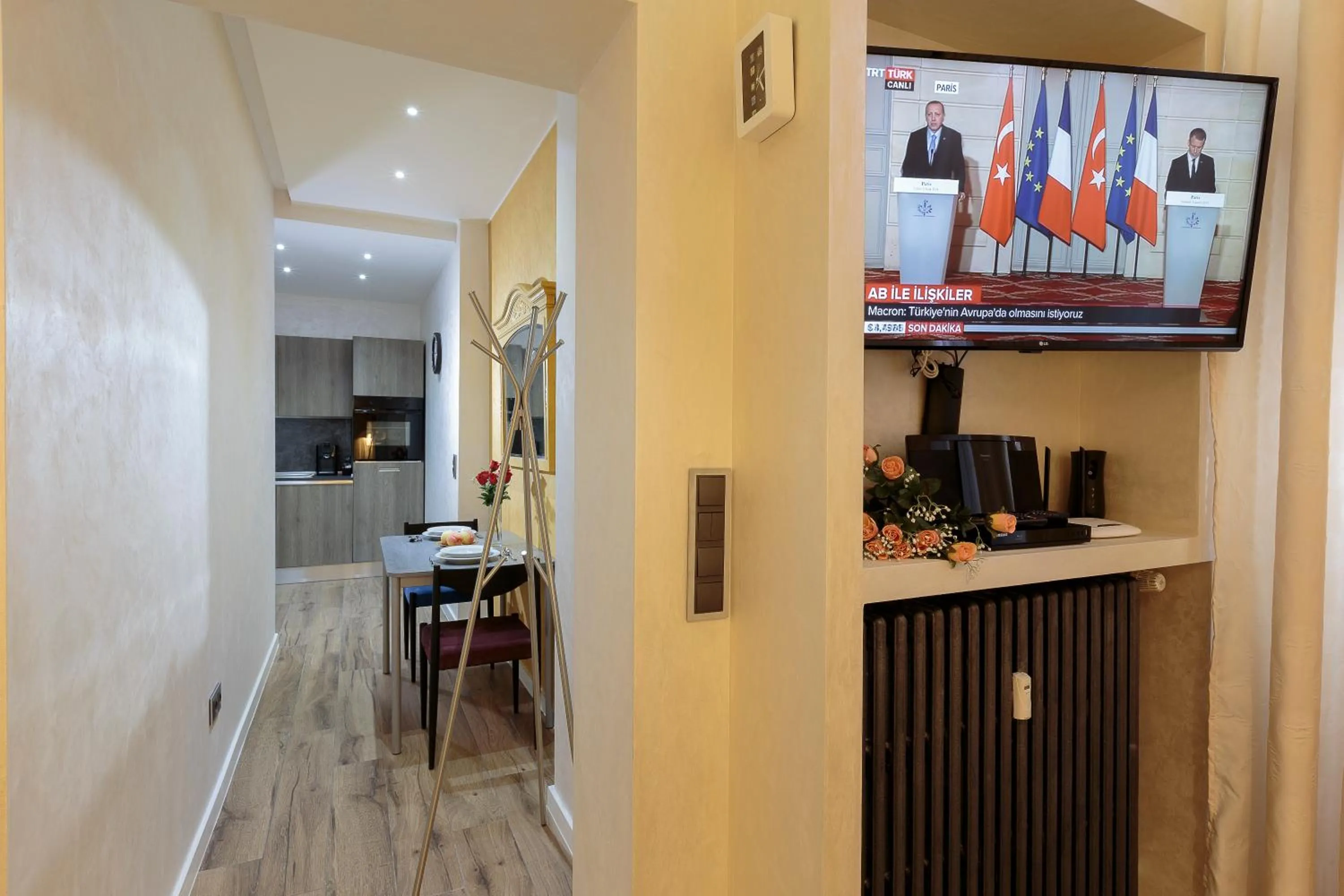 TV and multimedia in The Queen Luxury Apartments - Villa Liberty