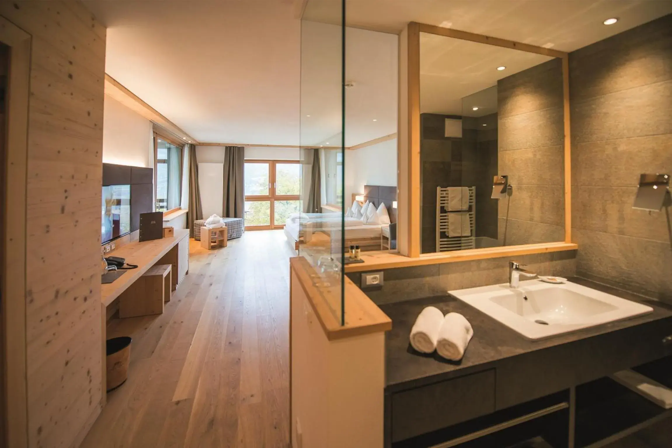 Two-Bedroom Suite with Balcony in Hotel Fischer Two-Bedroom Suite with Balcony in Hotel Fischer