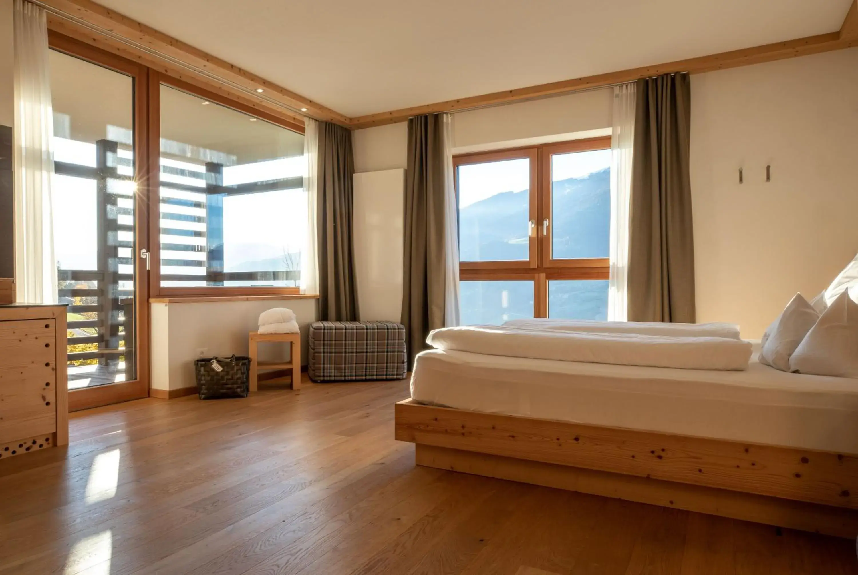 Two-Bedroom Suite with Balcony in Hotel Fischer Two-Bedroom Suite with Balcony in Hotel Fischer