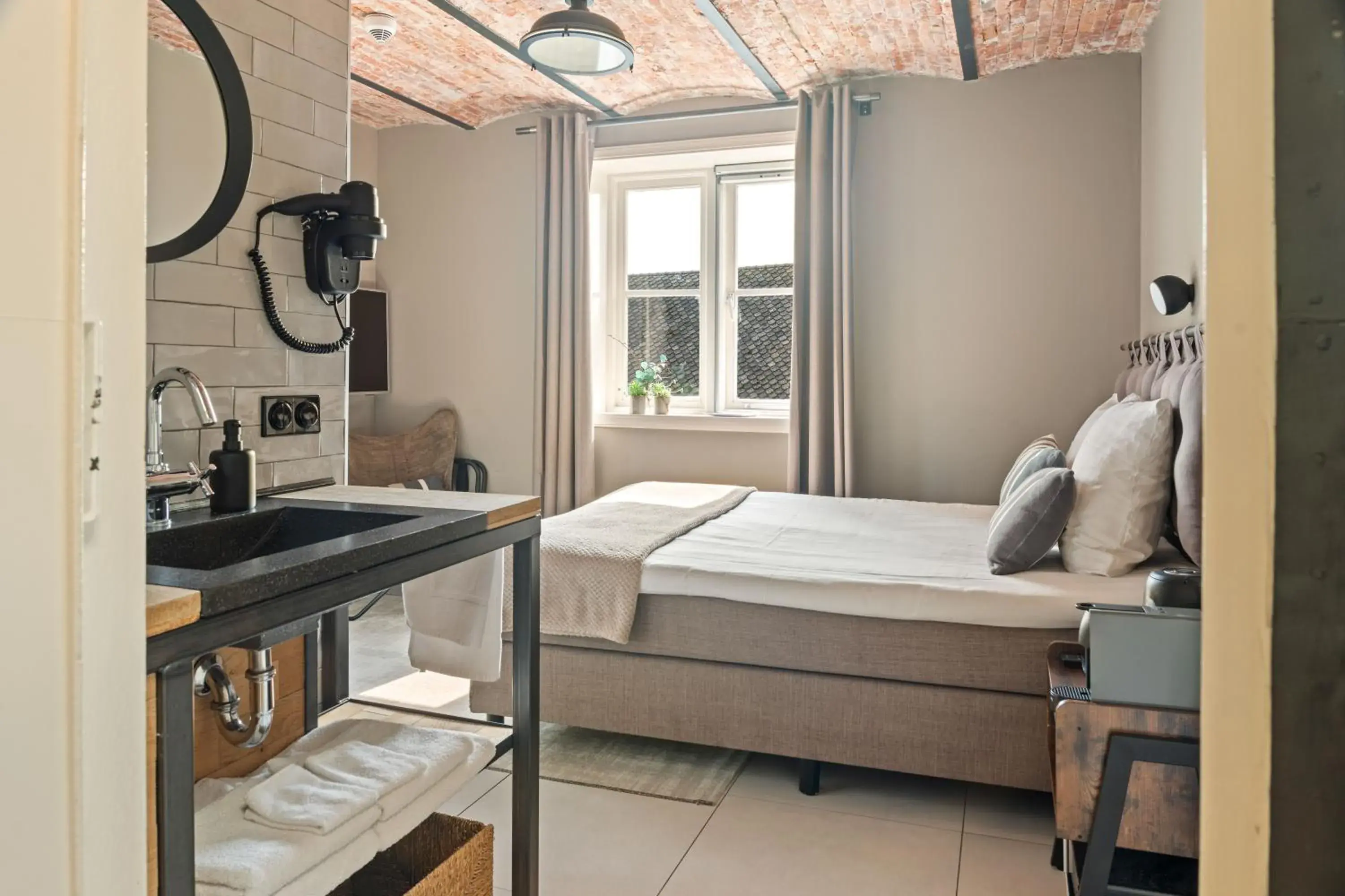 Budget Double Room in Boetiekhotel Ons Oude Raadhuis Budget Double Room in Boetiekhotel Ons Oude Raadhuis