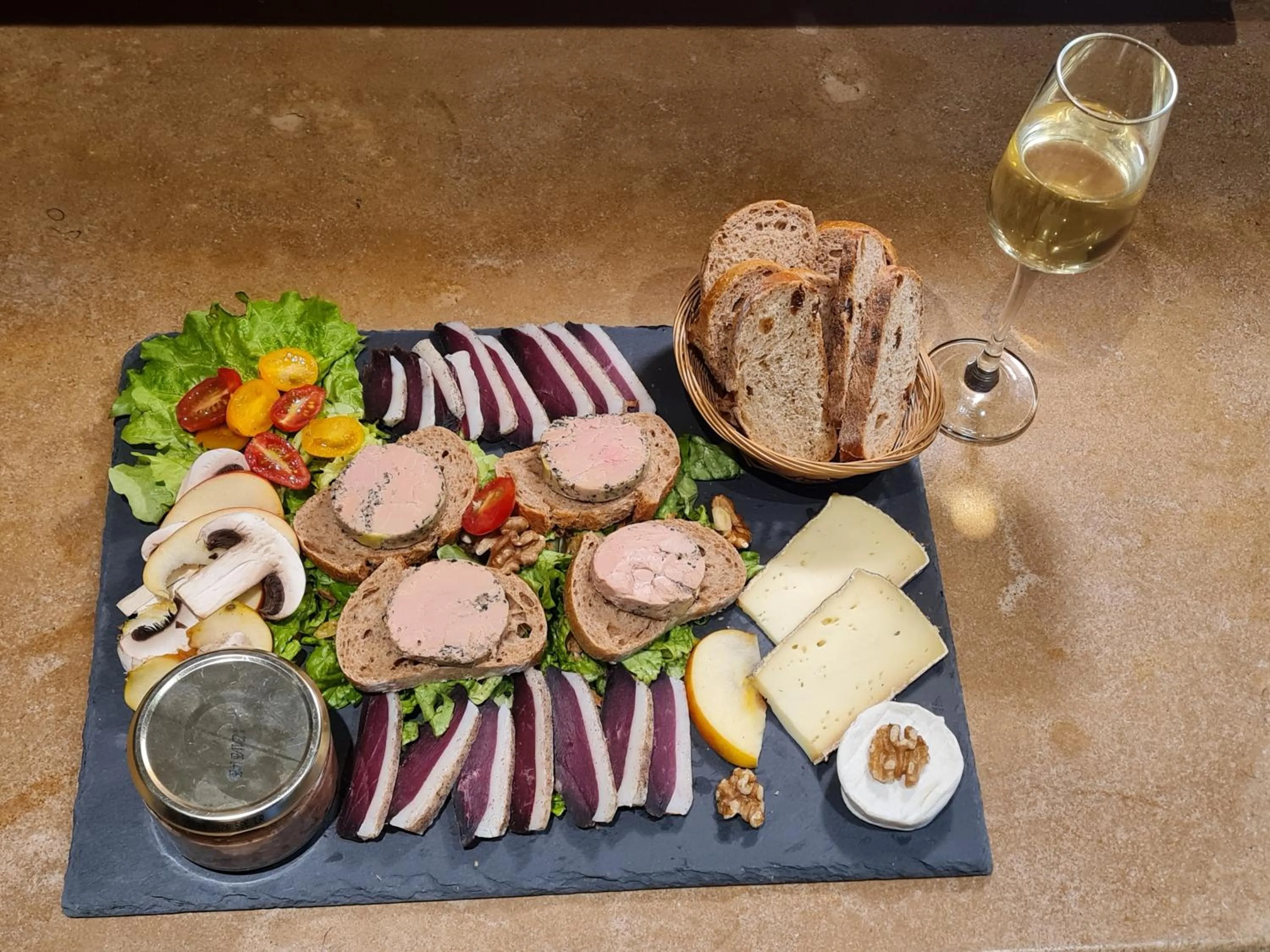 Meals in Le Clos de la Tour