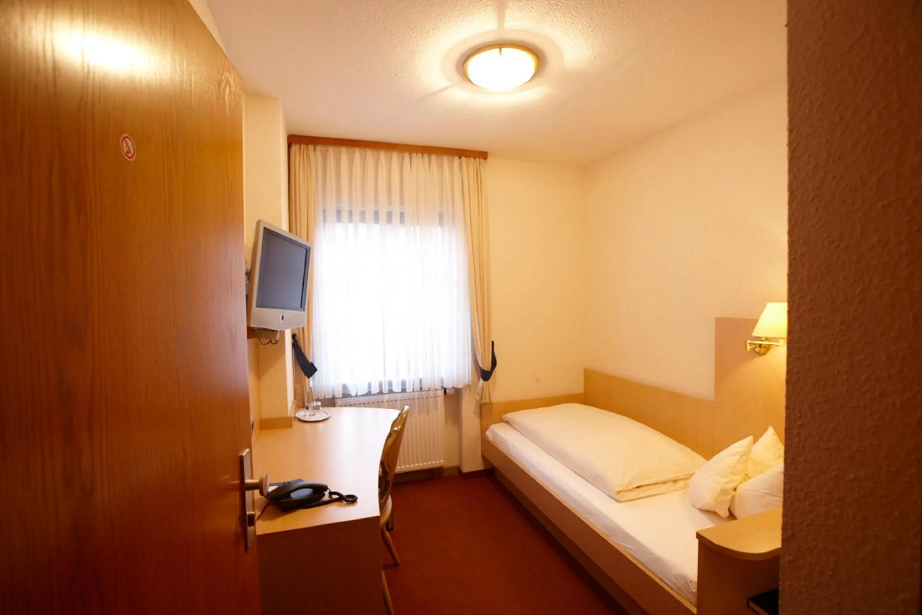 Photo of the whole room, Bed in Kohlers Hotel Engel