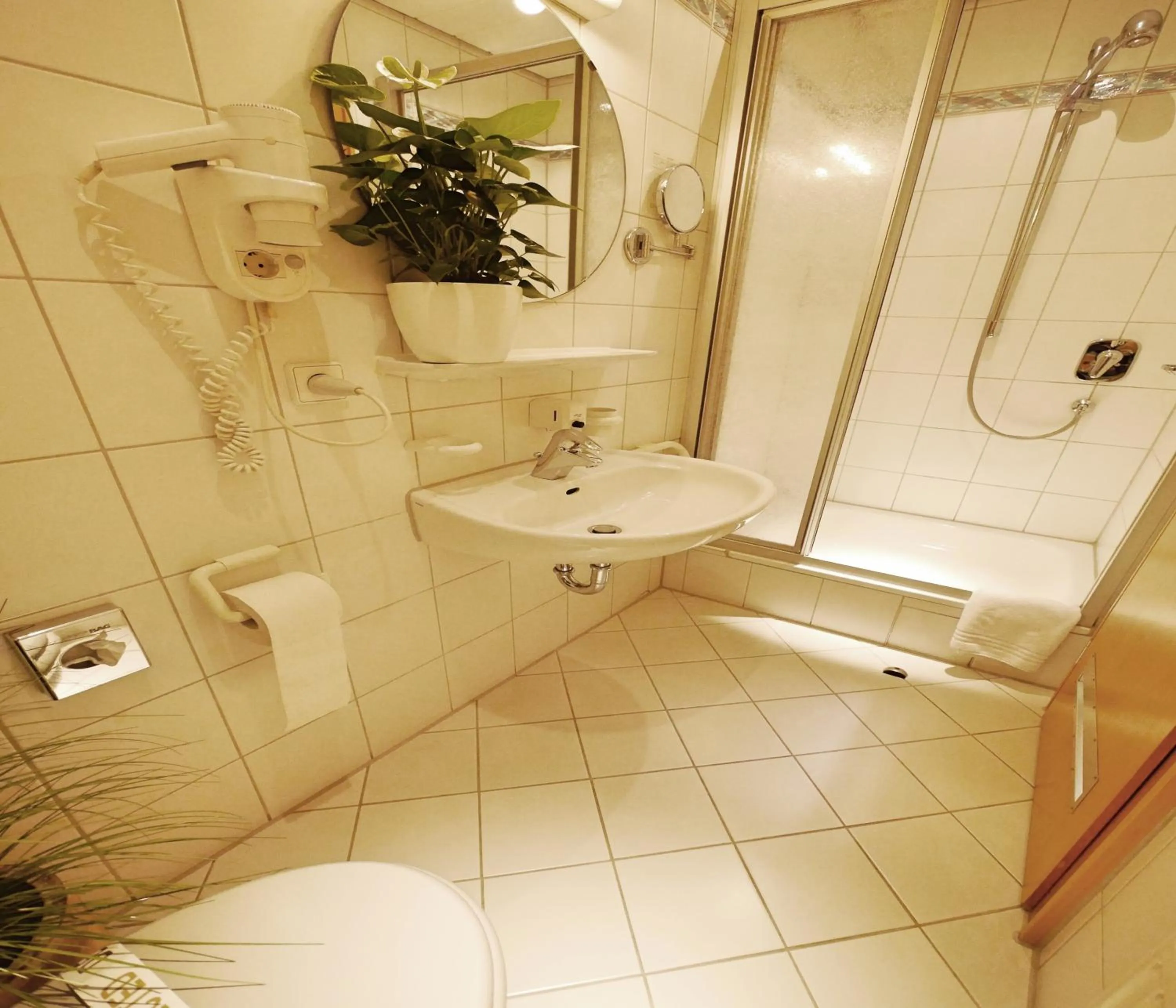 Bathroom in Kohlers Hotel Engel