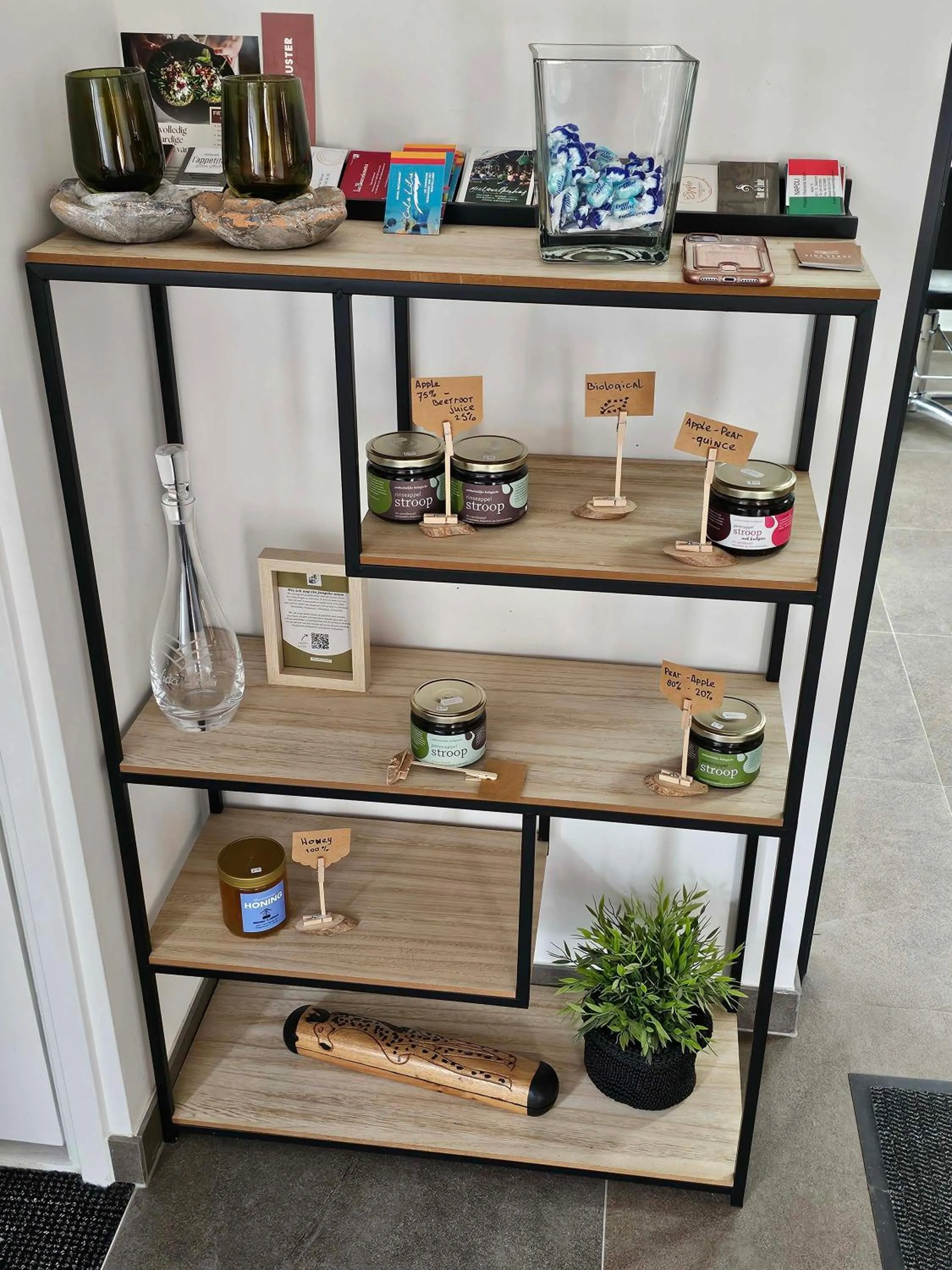 On-site shops in Vida Verde