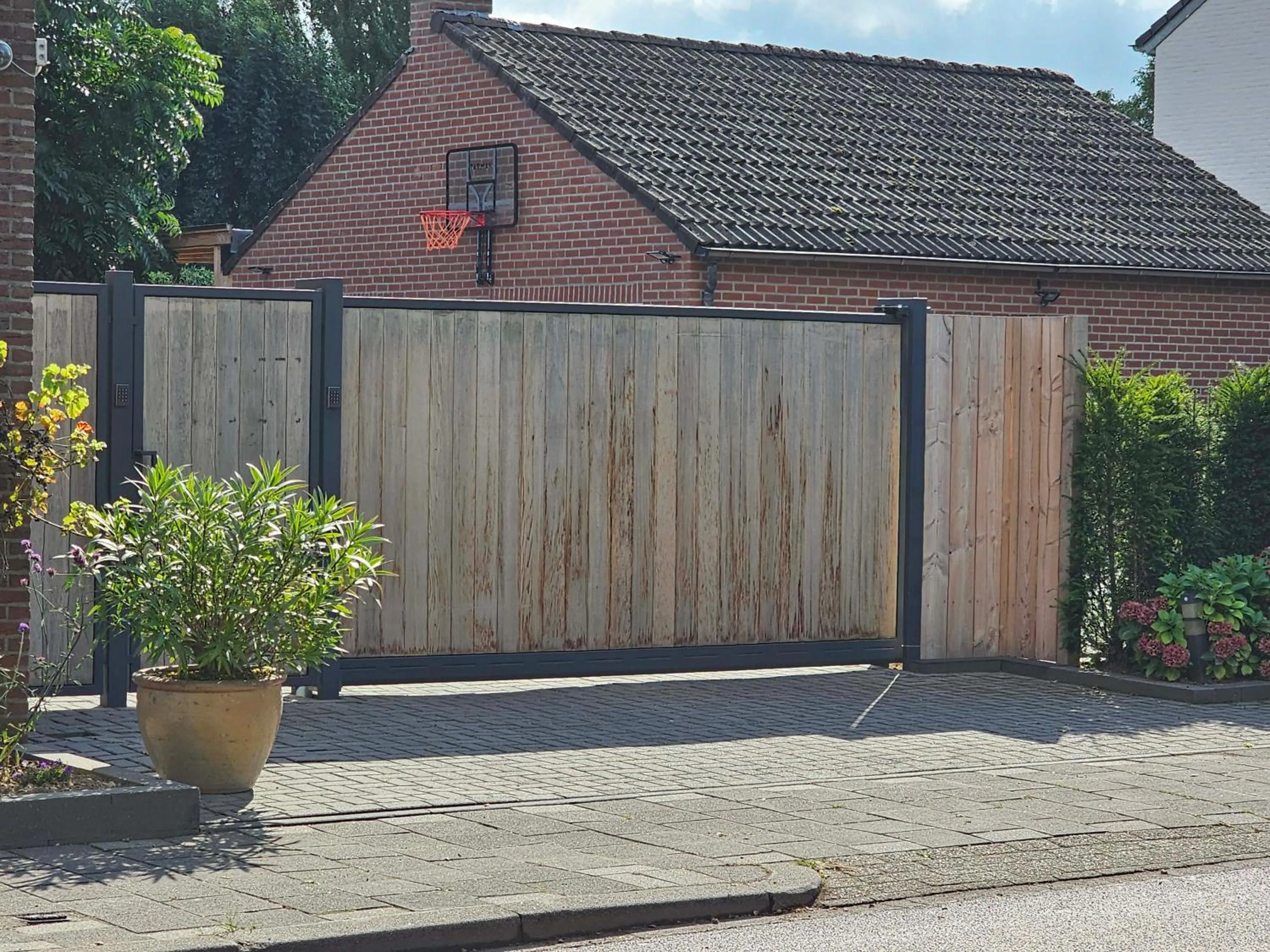 Property building in Vida Verde