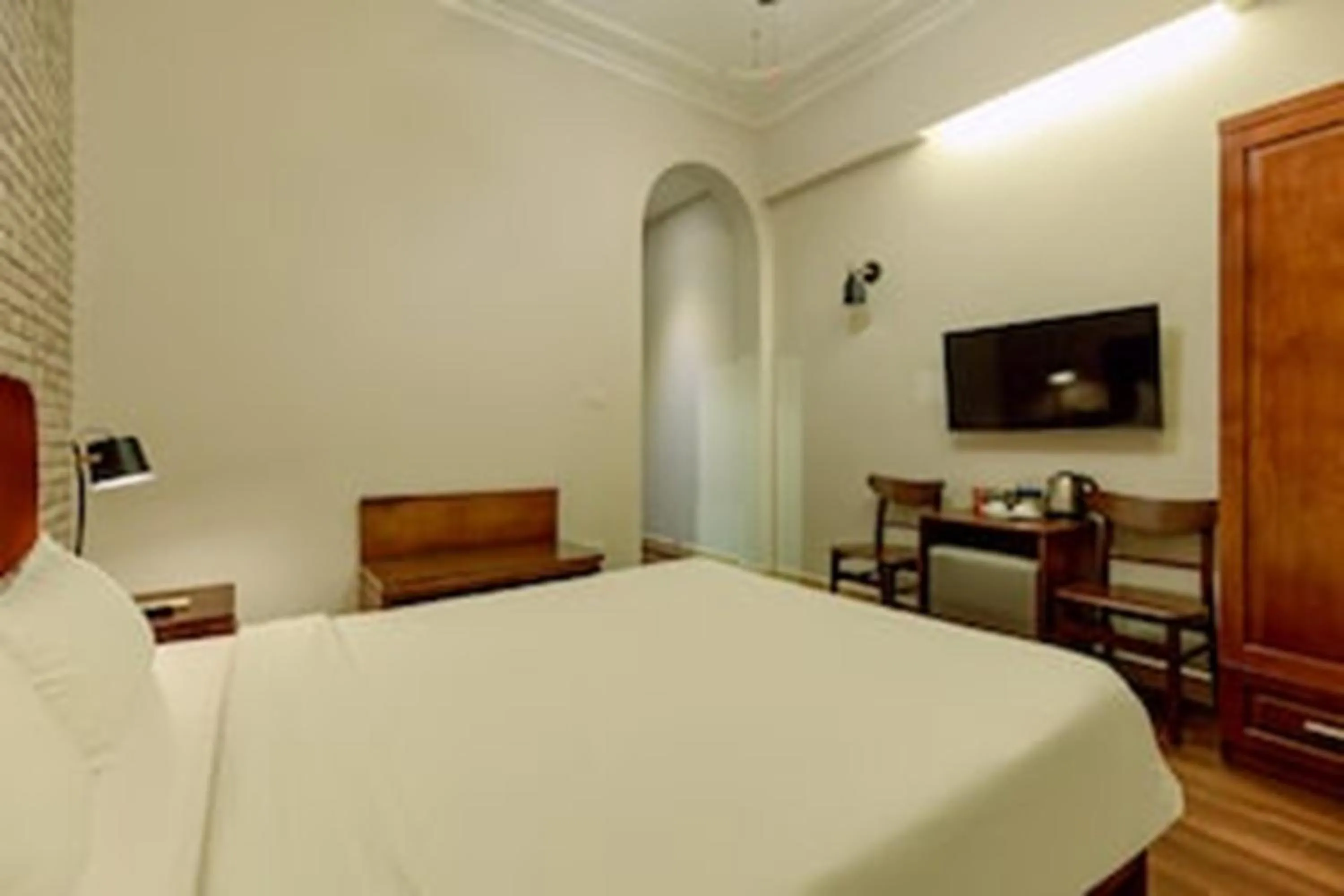 Photo of the whole room, Bed in Super OYO Capital O 1173 Le Grand Hanoi Hotel - The Ruby