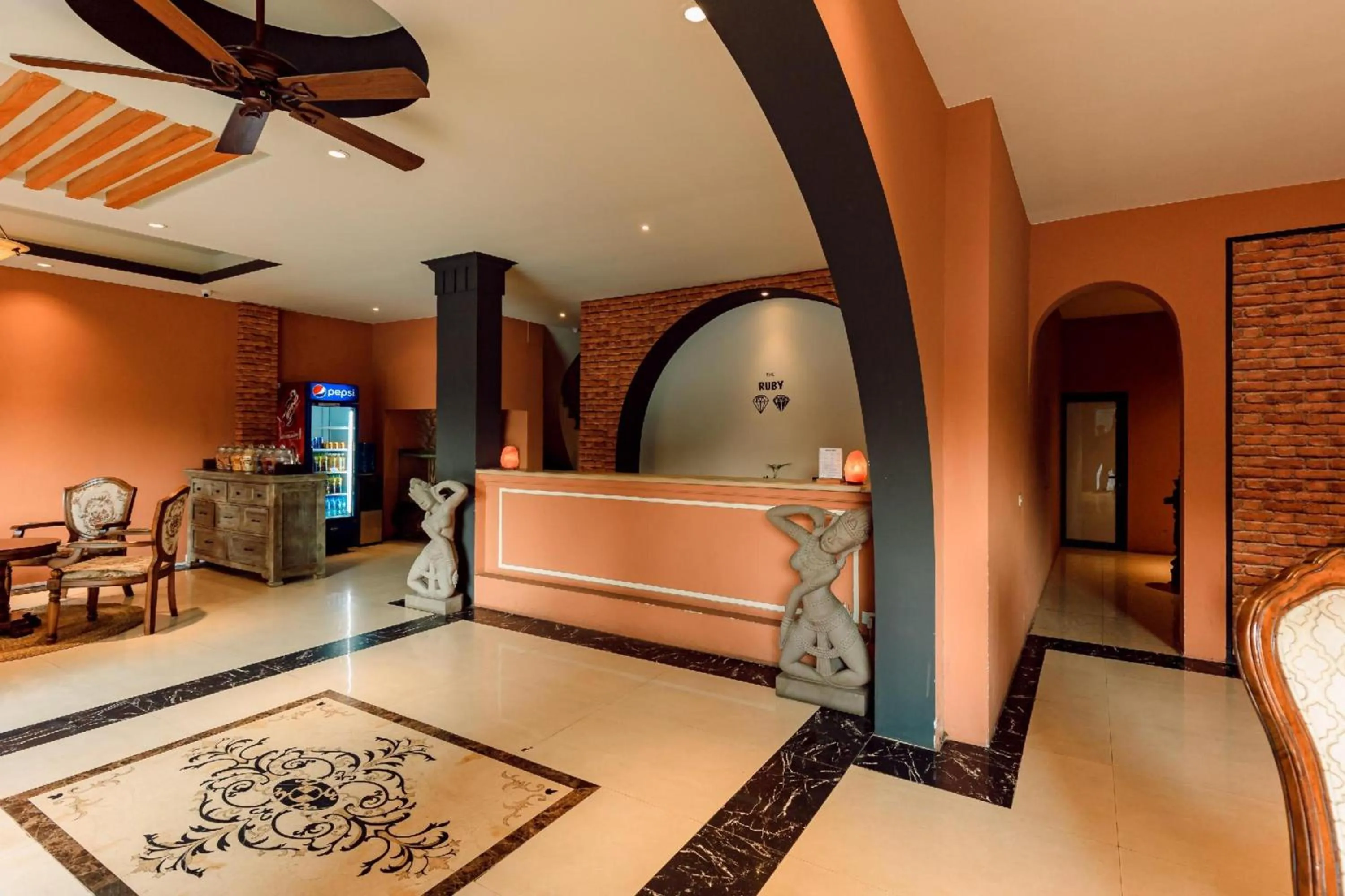 Lobby or reception in Super OYO Capital O 1173 Le Grand Hanoi Hotel - The Ruby