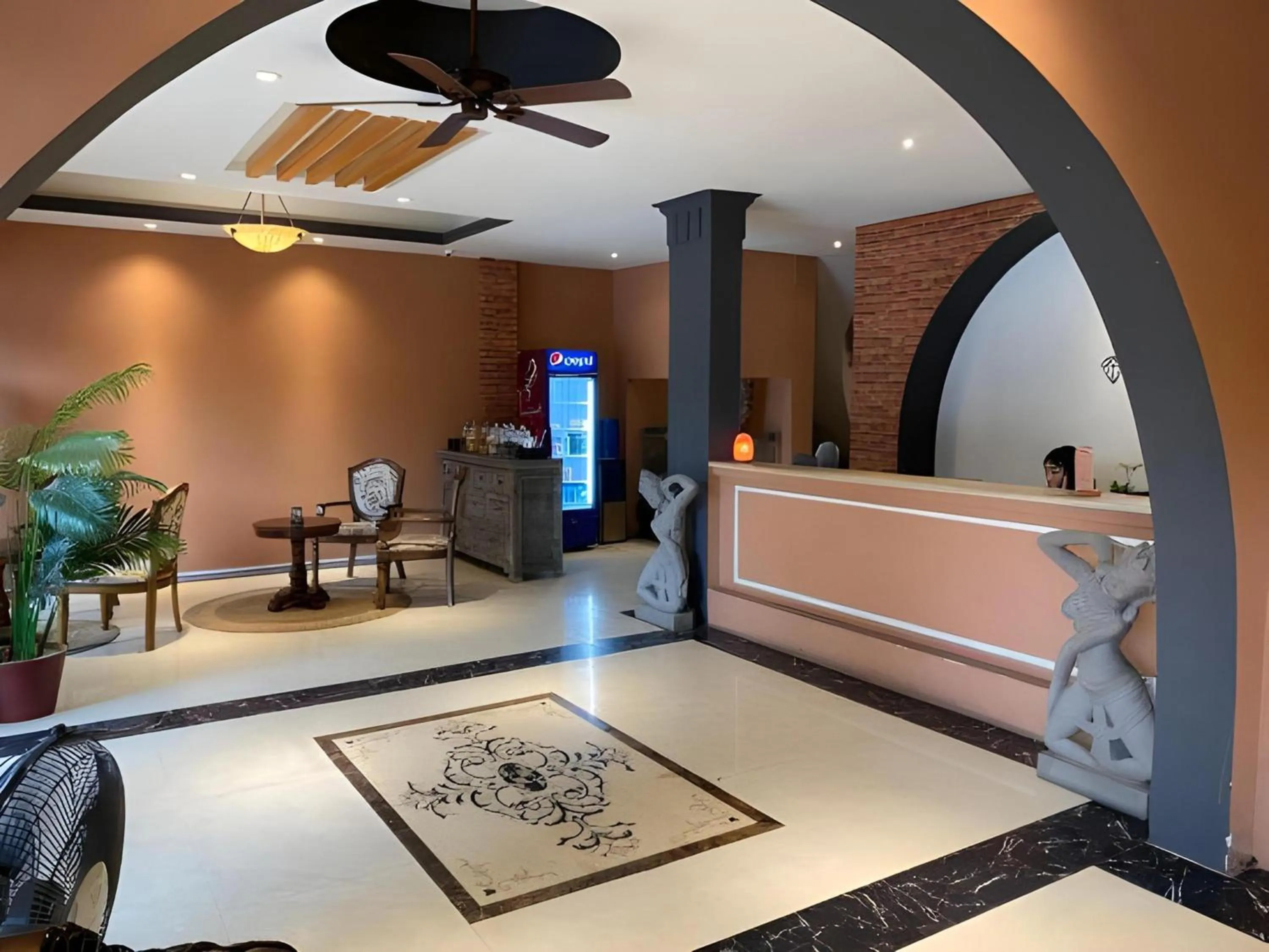 Lobby or reception in Super OYO Capital O 1173 Le Grand Hanoi Hotel - The Ruby