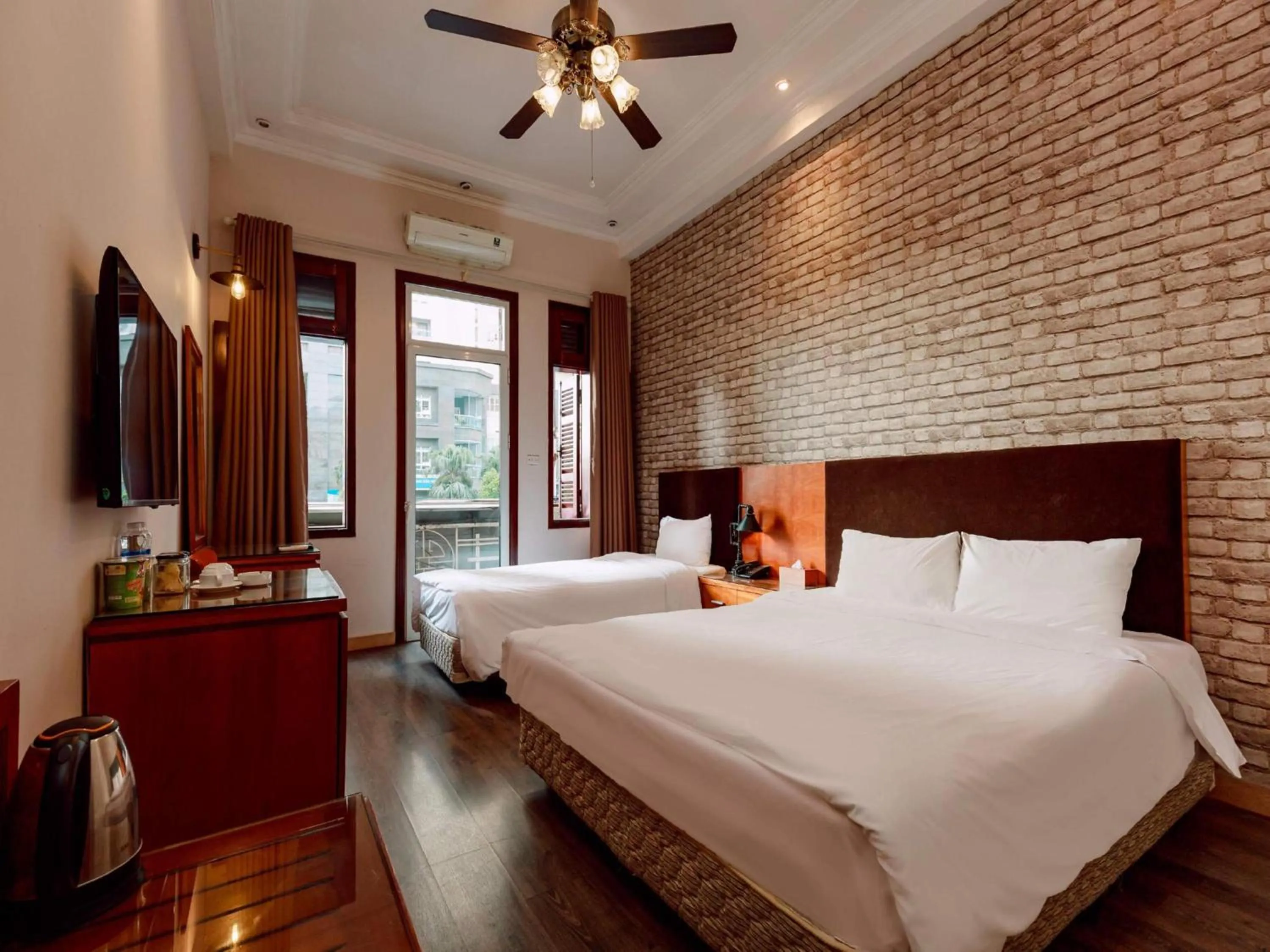 Bedroom, Bed in Super OYO Capital O 1173 Le Grand Hanoi Hotel - The Ruby