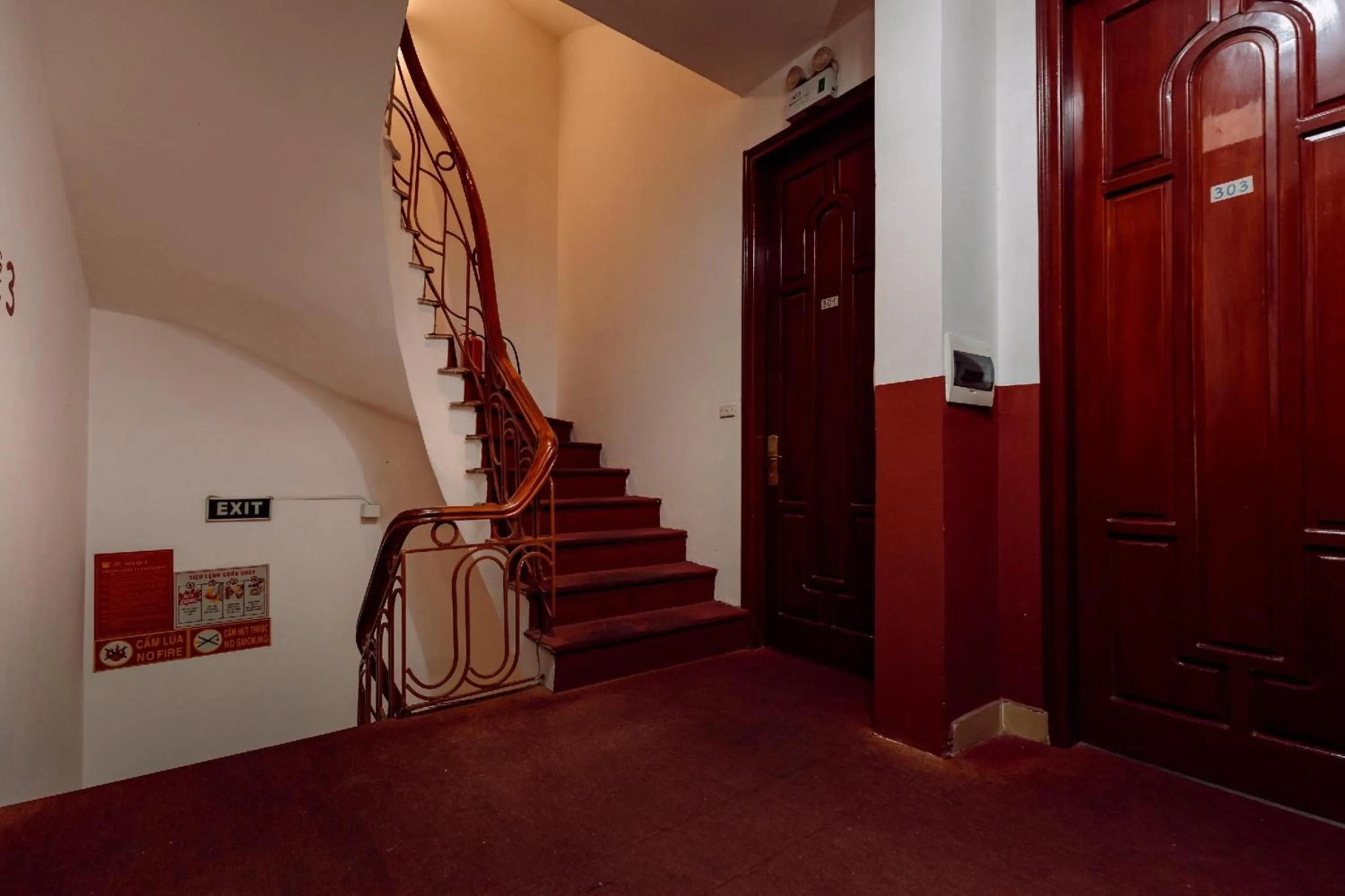 Lobby or reception in Super OYO Capital O 1173 Le Grand Hanoi Hotel - The Ruby