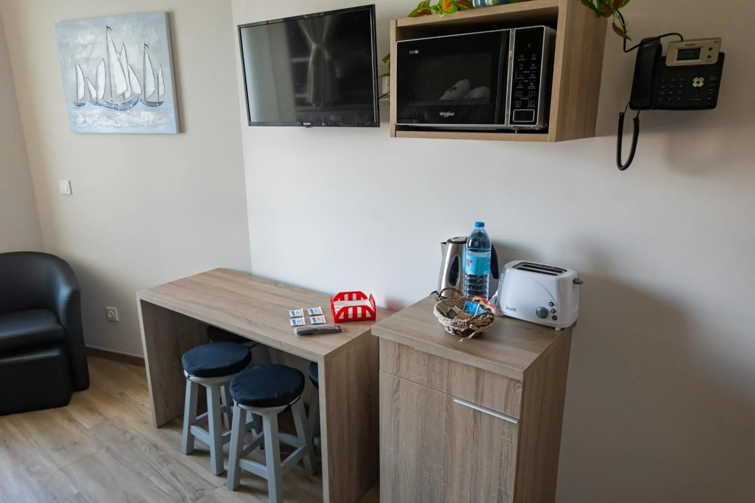 Quadruple Room with Private Bathroom in Nereida Quadruple Room with Private Bathroom in Nereida
