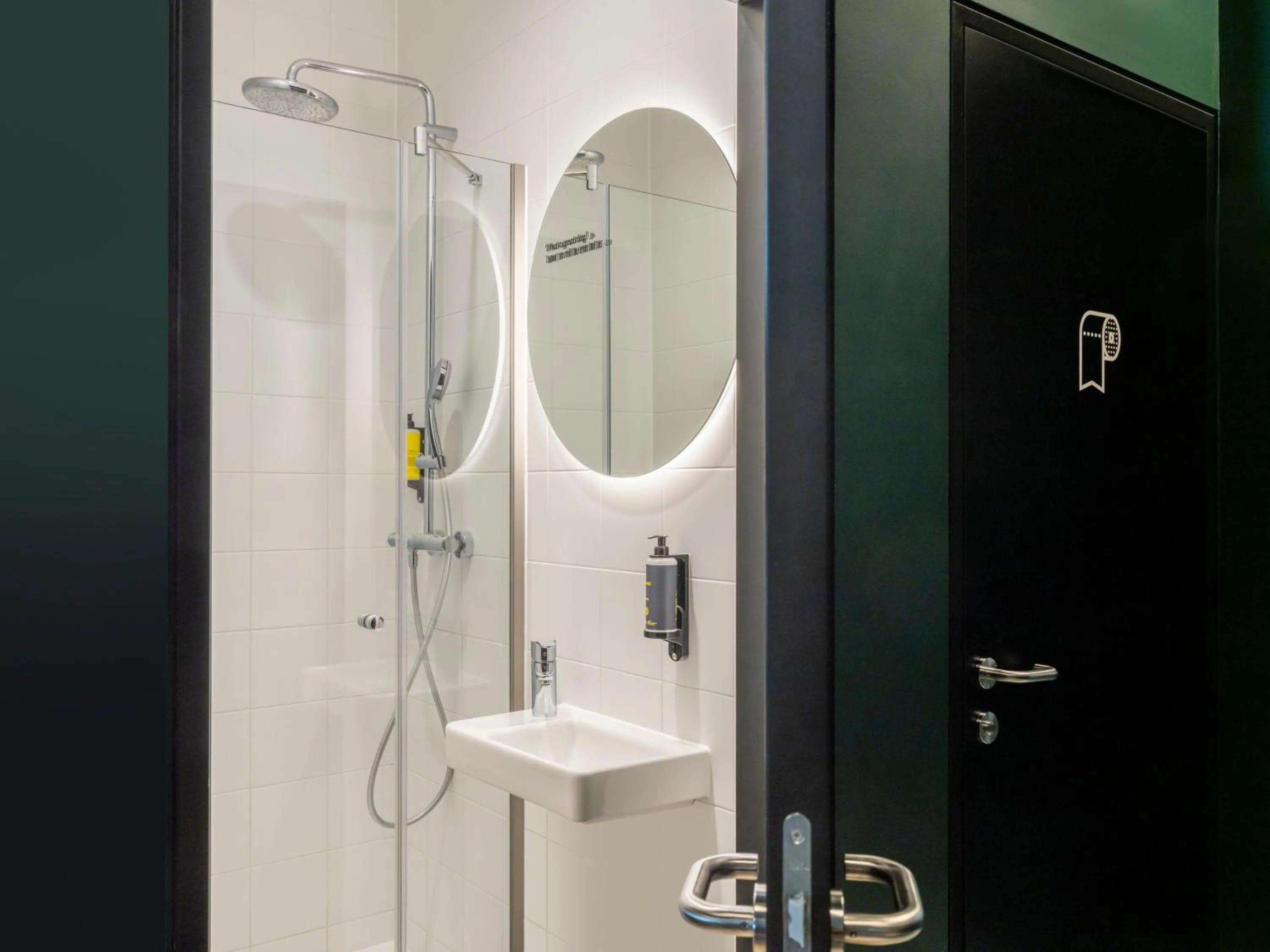 Shower in JO&JOE Vienna