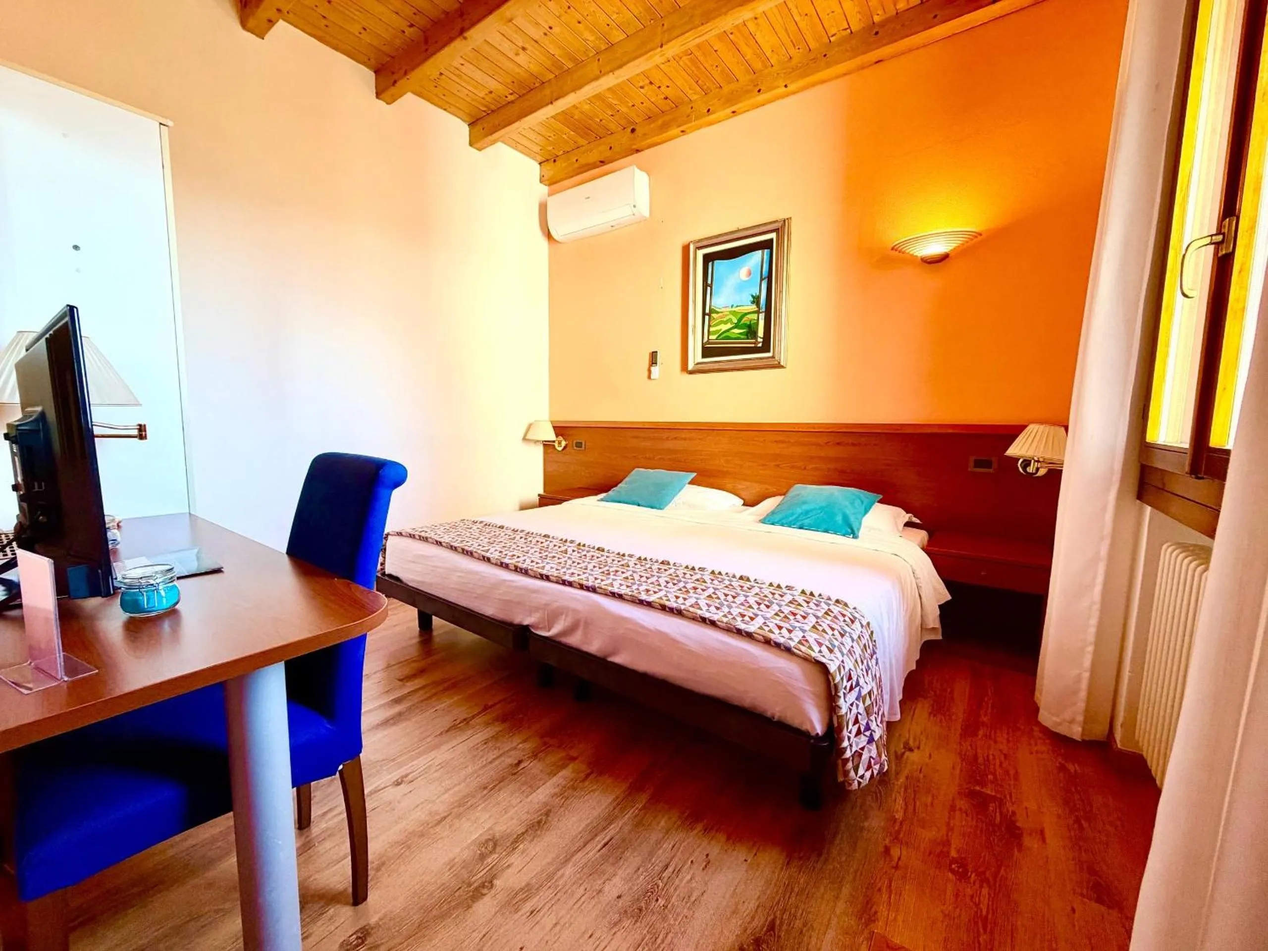 Bedroom, Bed in Hotel New Genziana