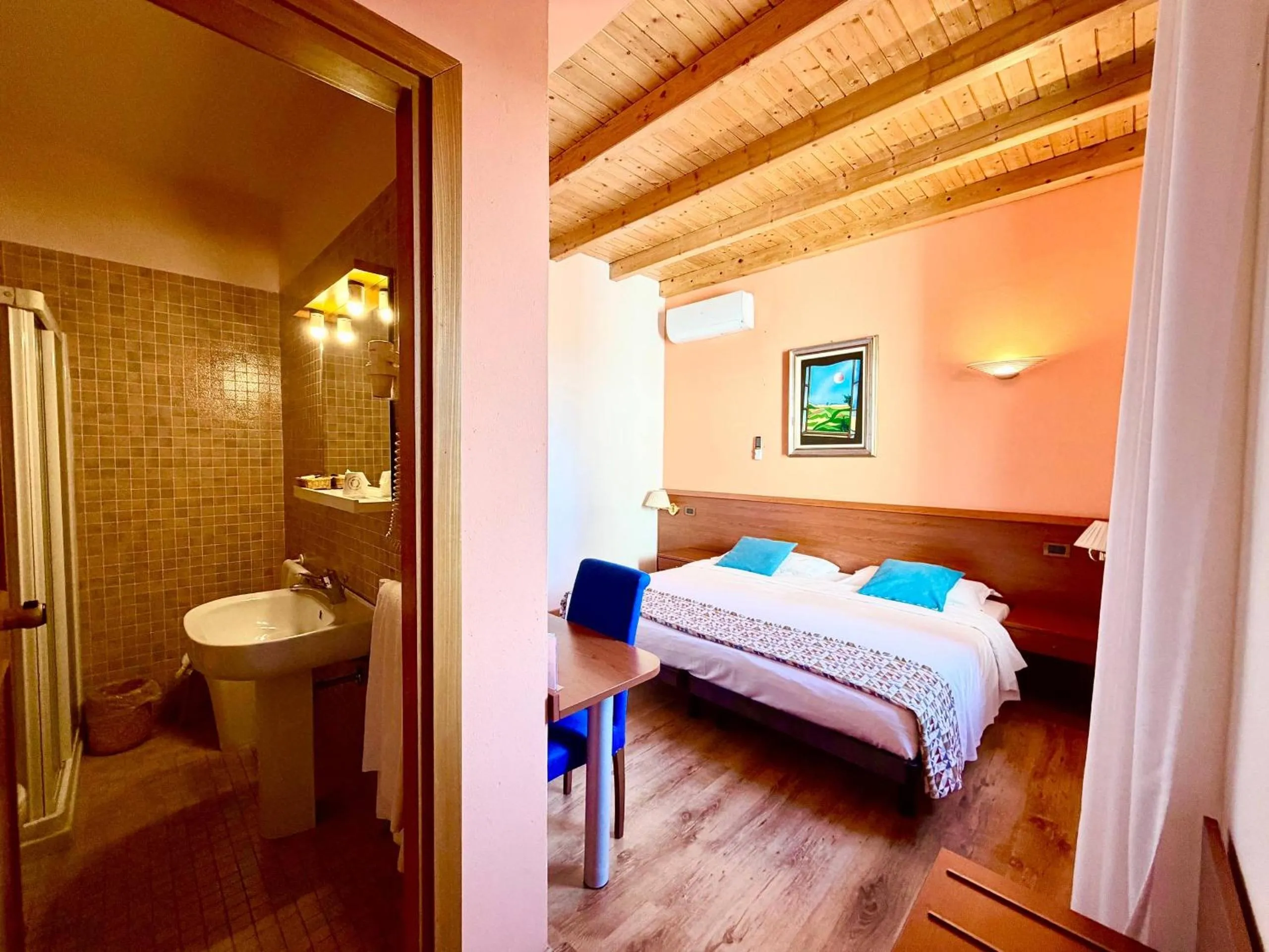 Photo of the whole room, Bed in Hotel New Genziana