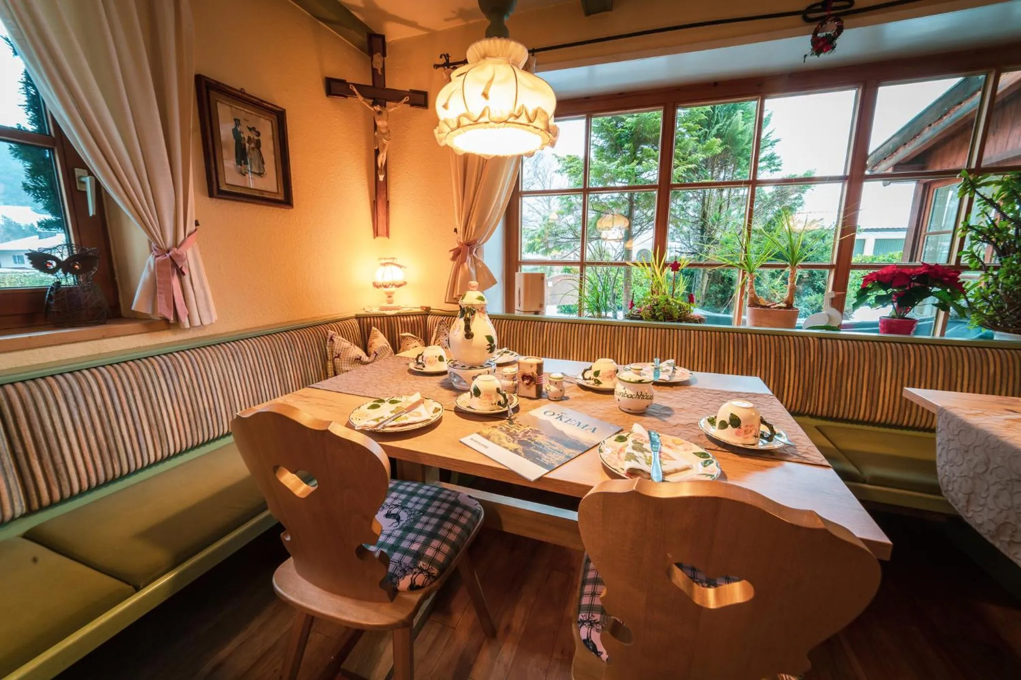 Restaurant/places to eat in Hotel Garni Landhaus Traunbachhäusl