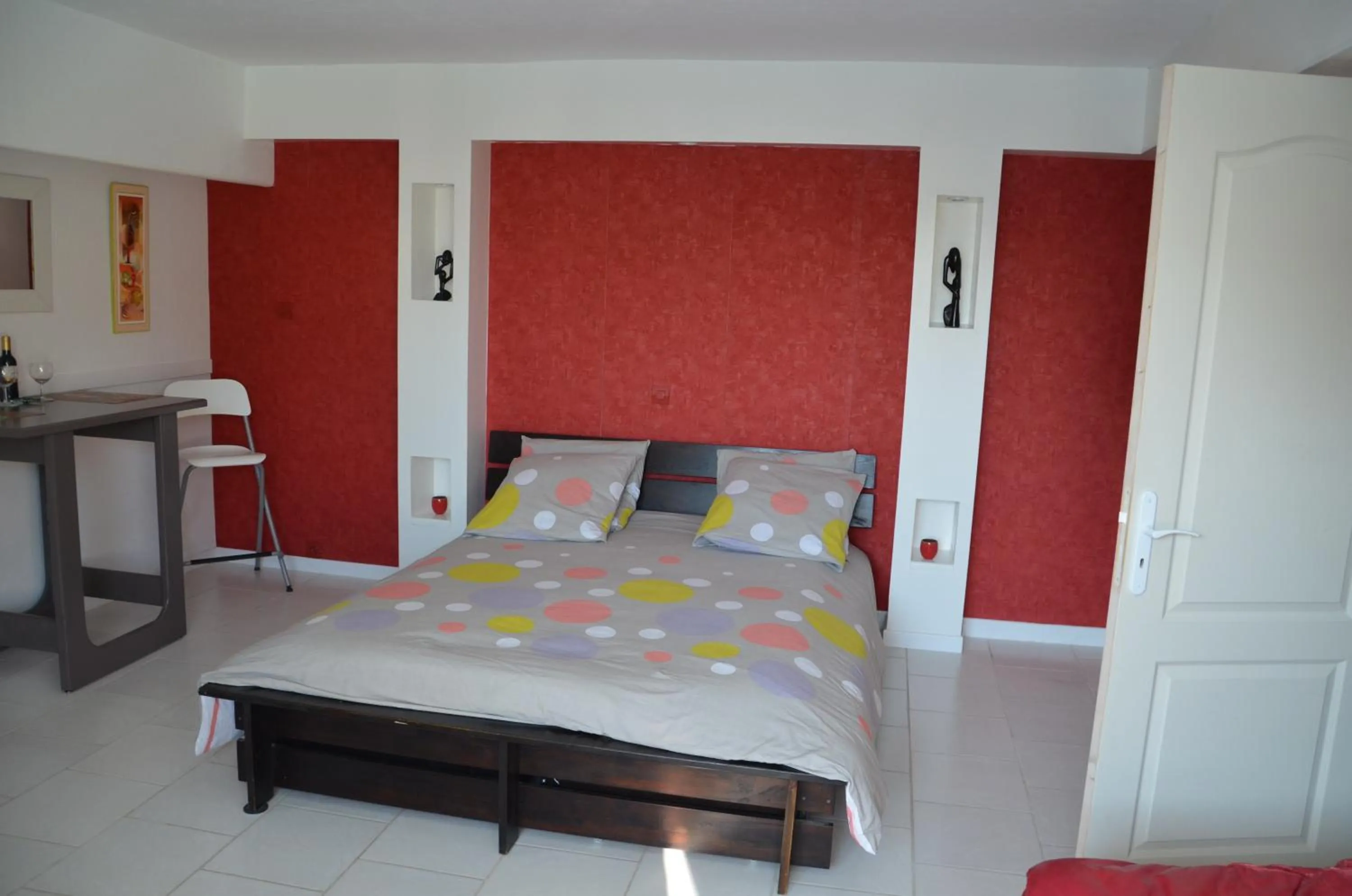 Bedroom, Bed in Jardin de Marceau