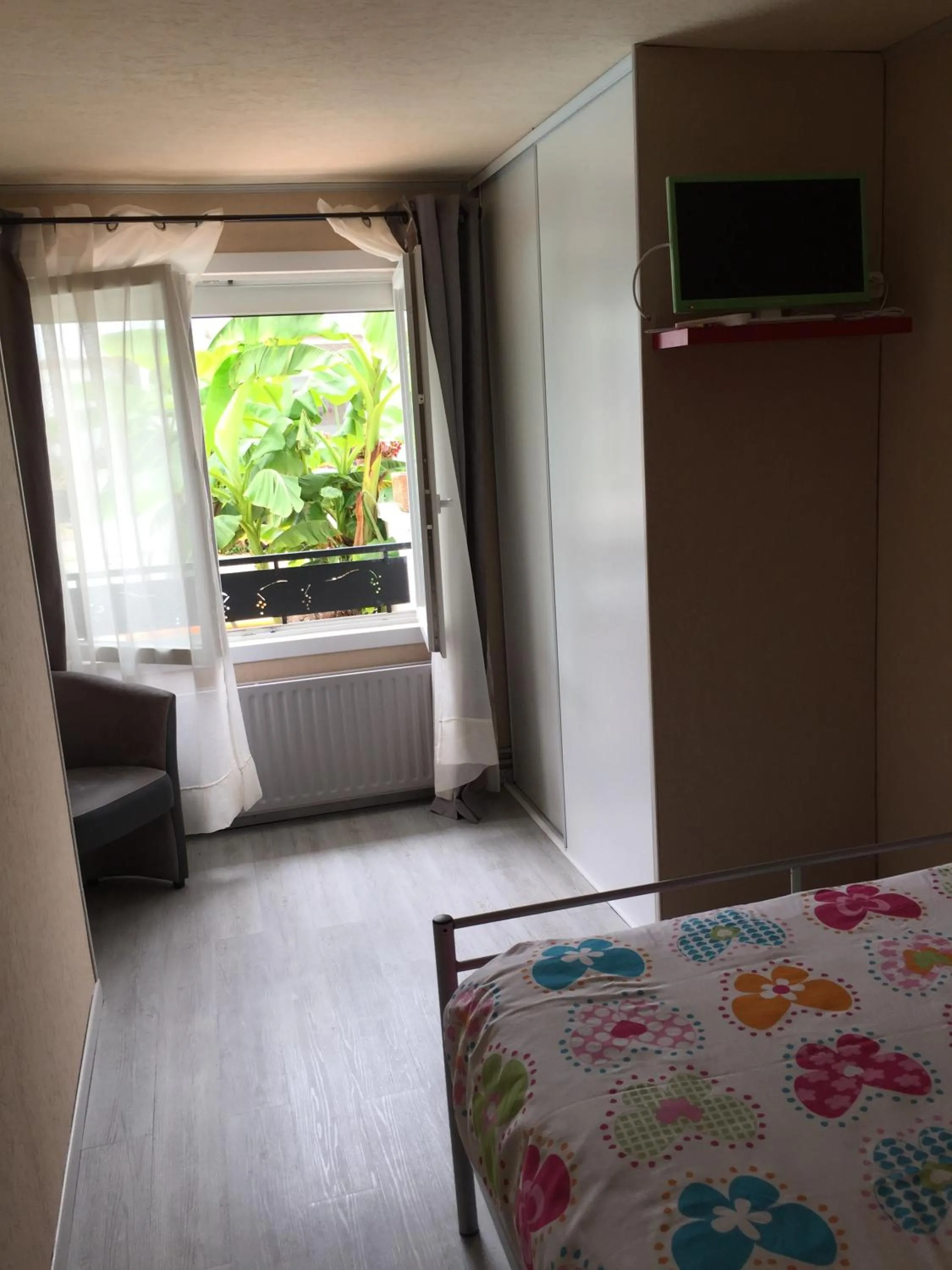 Bed in Jardin de Marceau