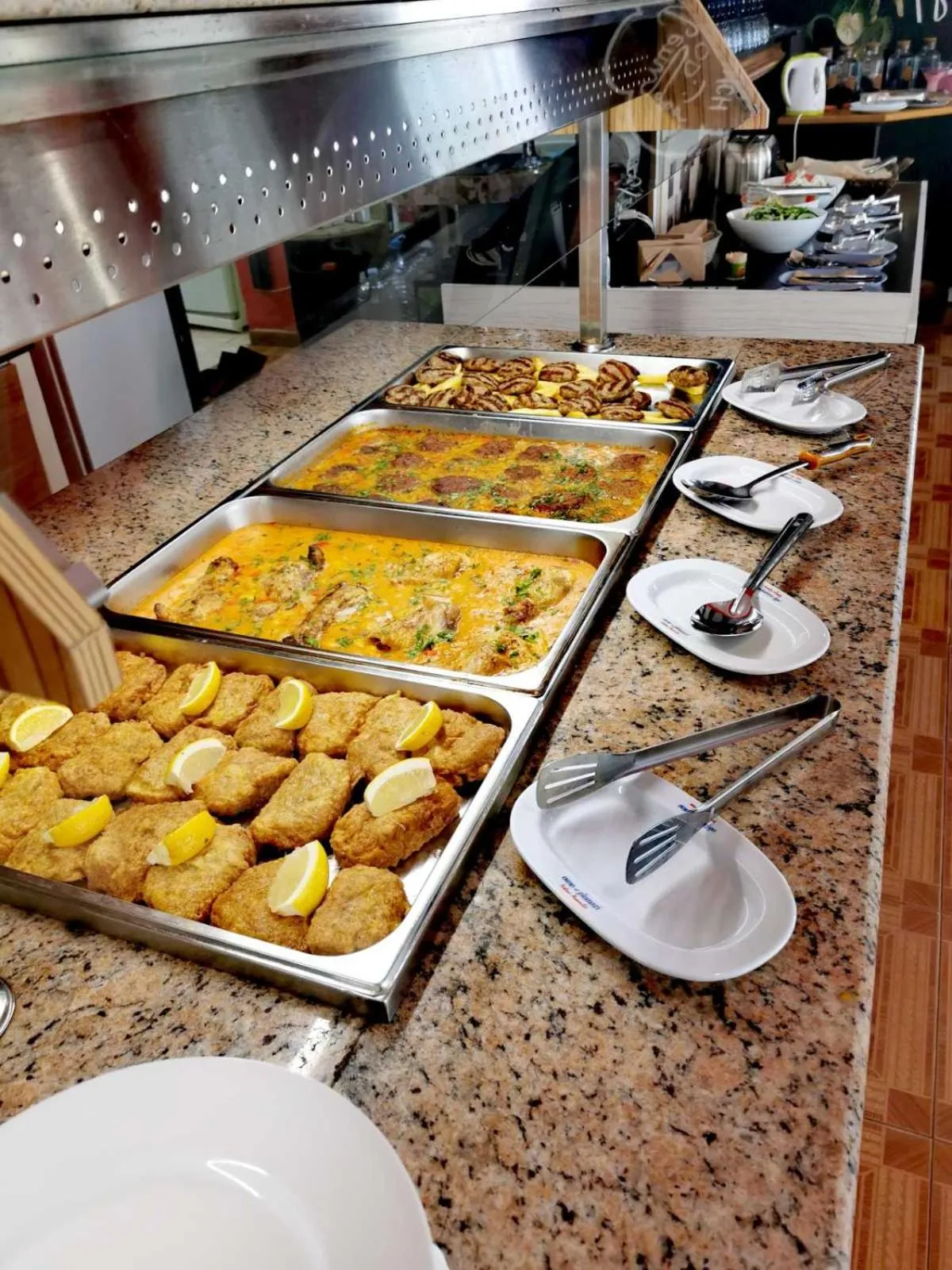 Restaurant/places to eat in Hotel Largo Beach