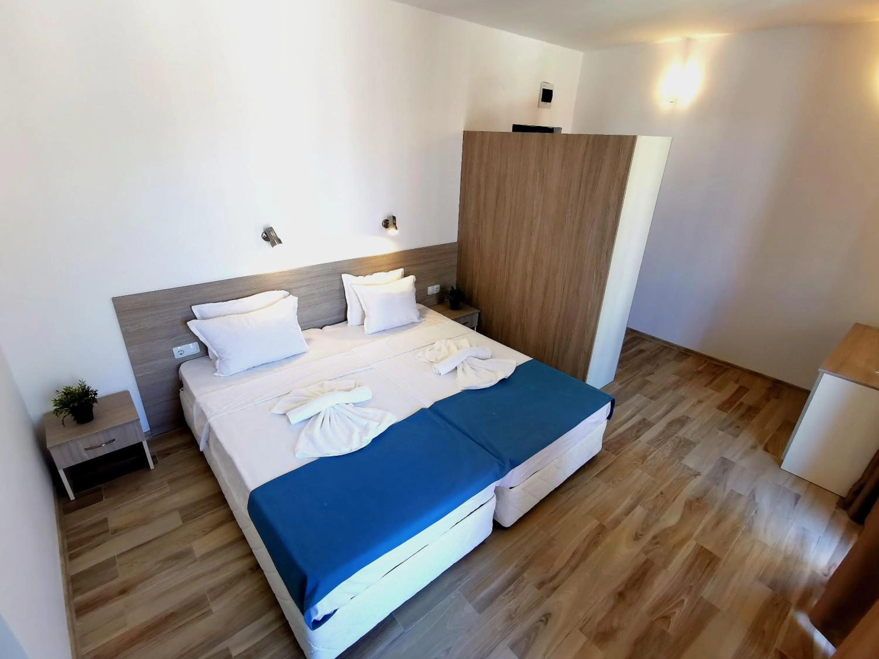 Photo of the whole room in Hotel Largo Beach