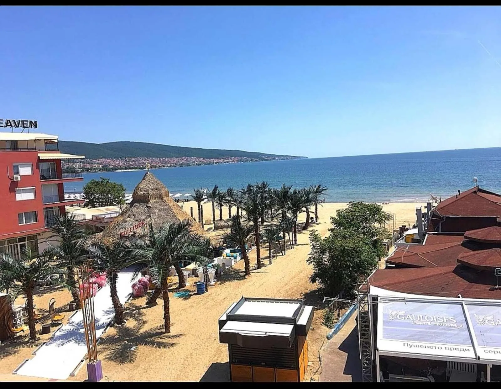 Property building in Hotel Largo Beach