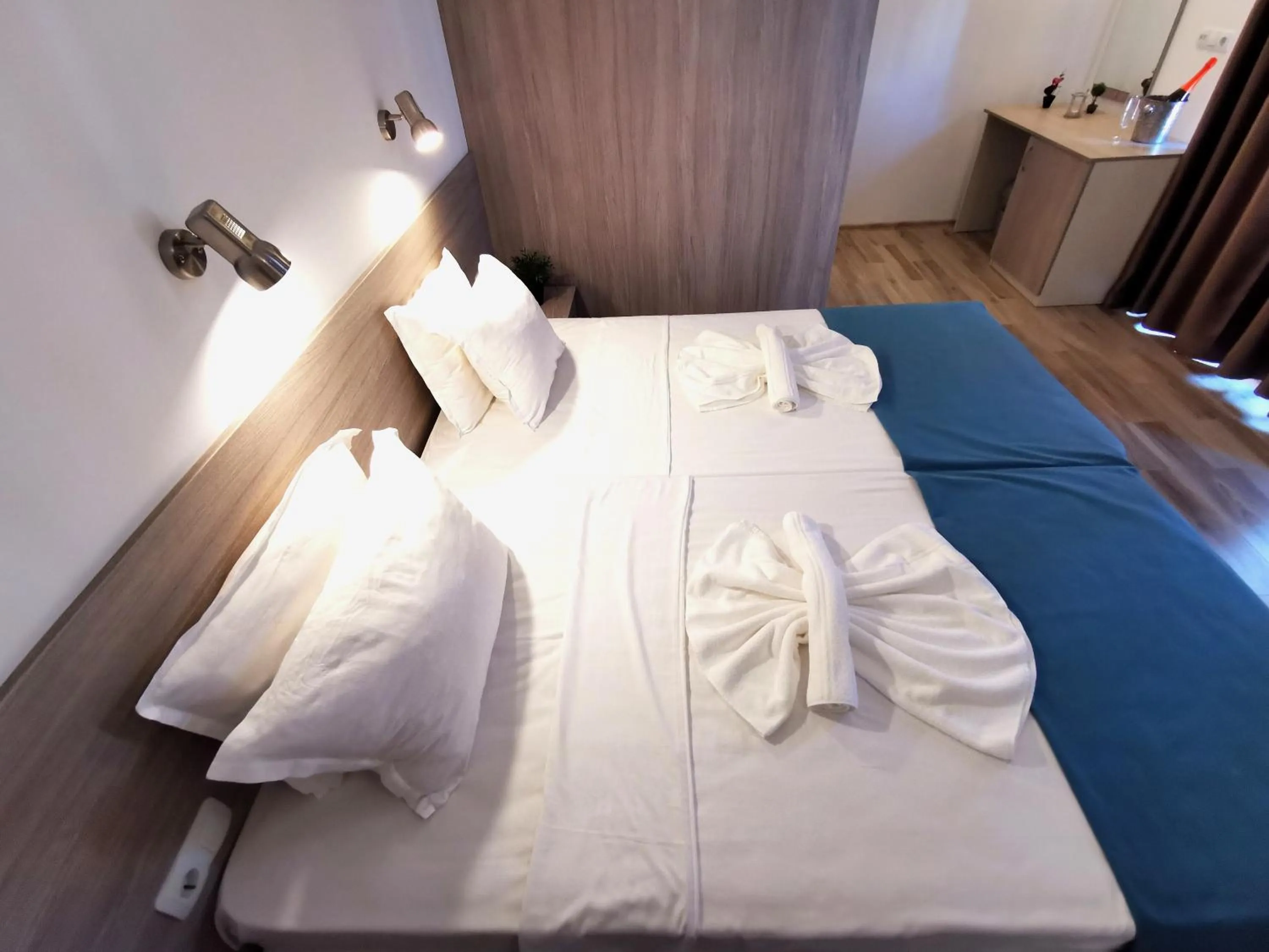 Photo of the whole room in Hotel Largo Beach