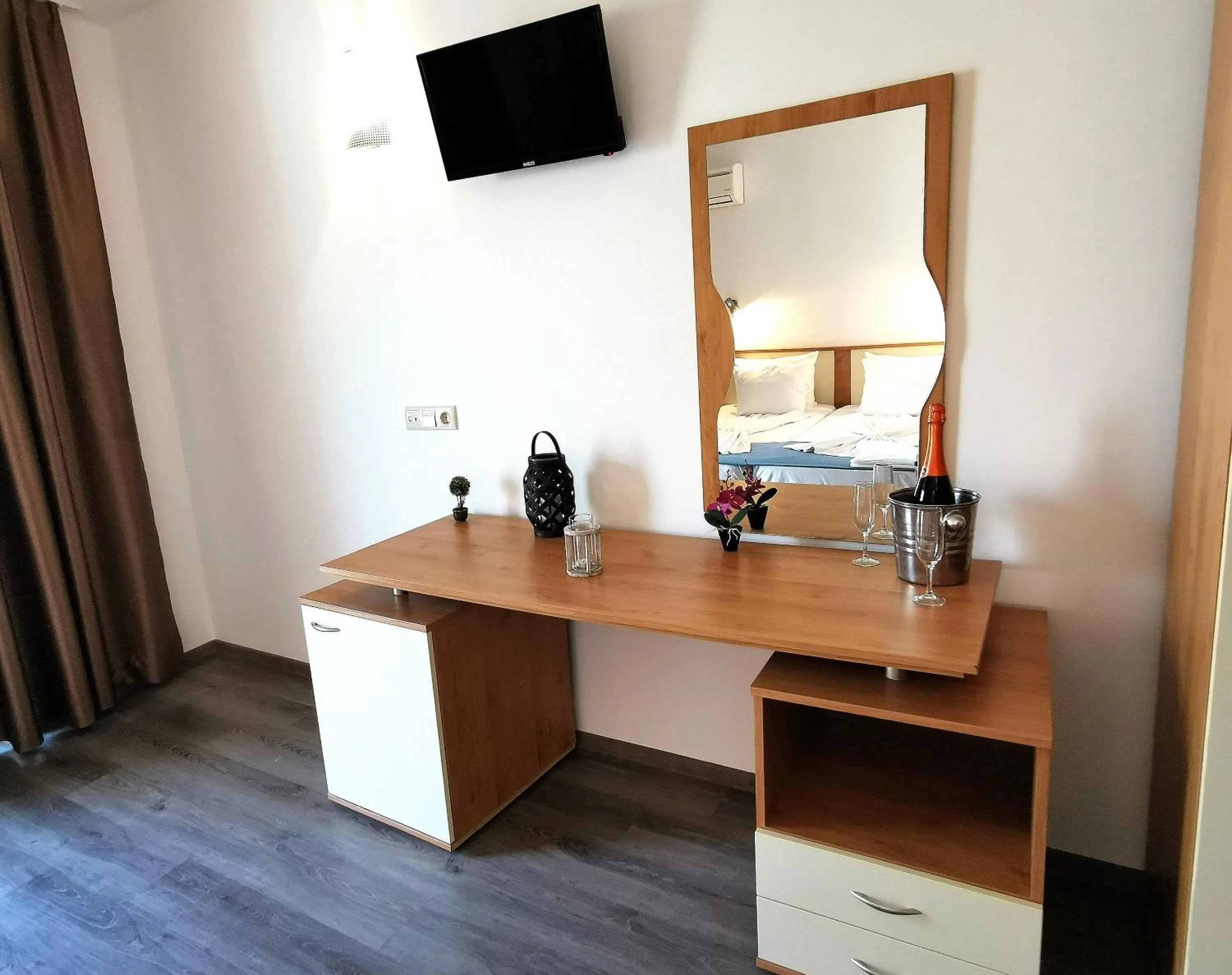 TV and multimedia in Hotel Largo Beach