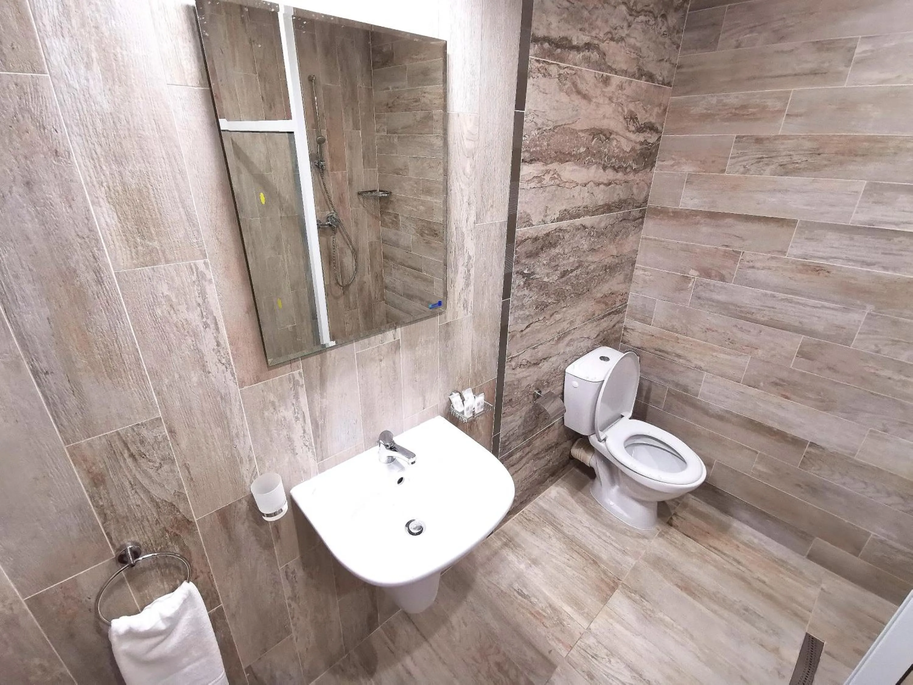 Bathroom in Hotel Largo Beach