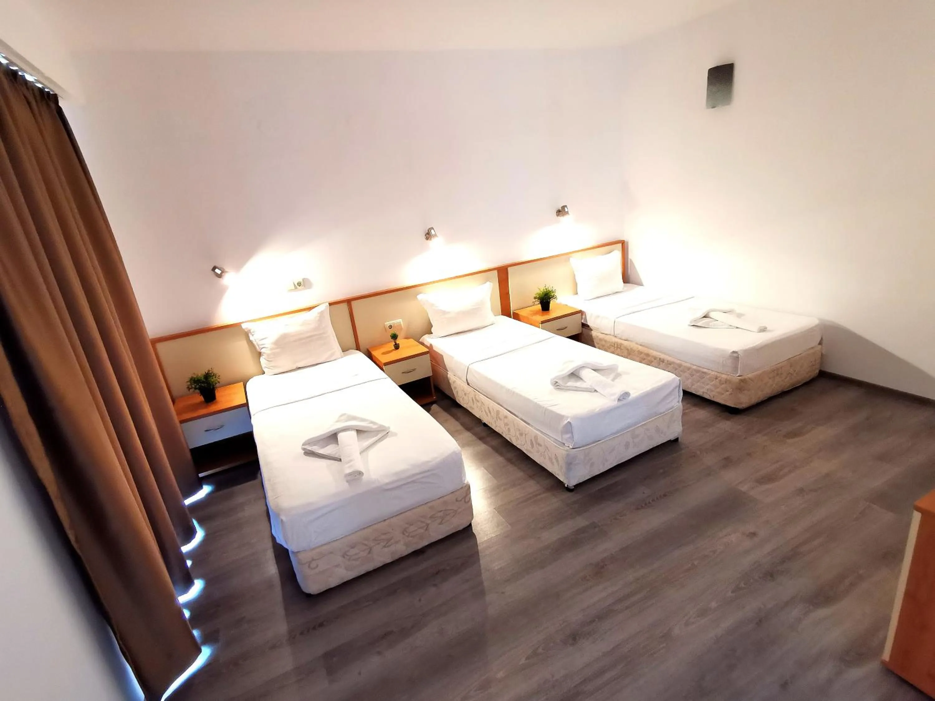 Photo of the whole room in Hotel Largo Beach