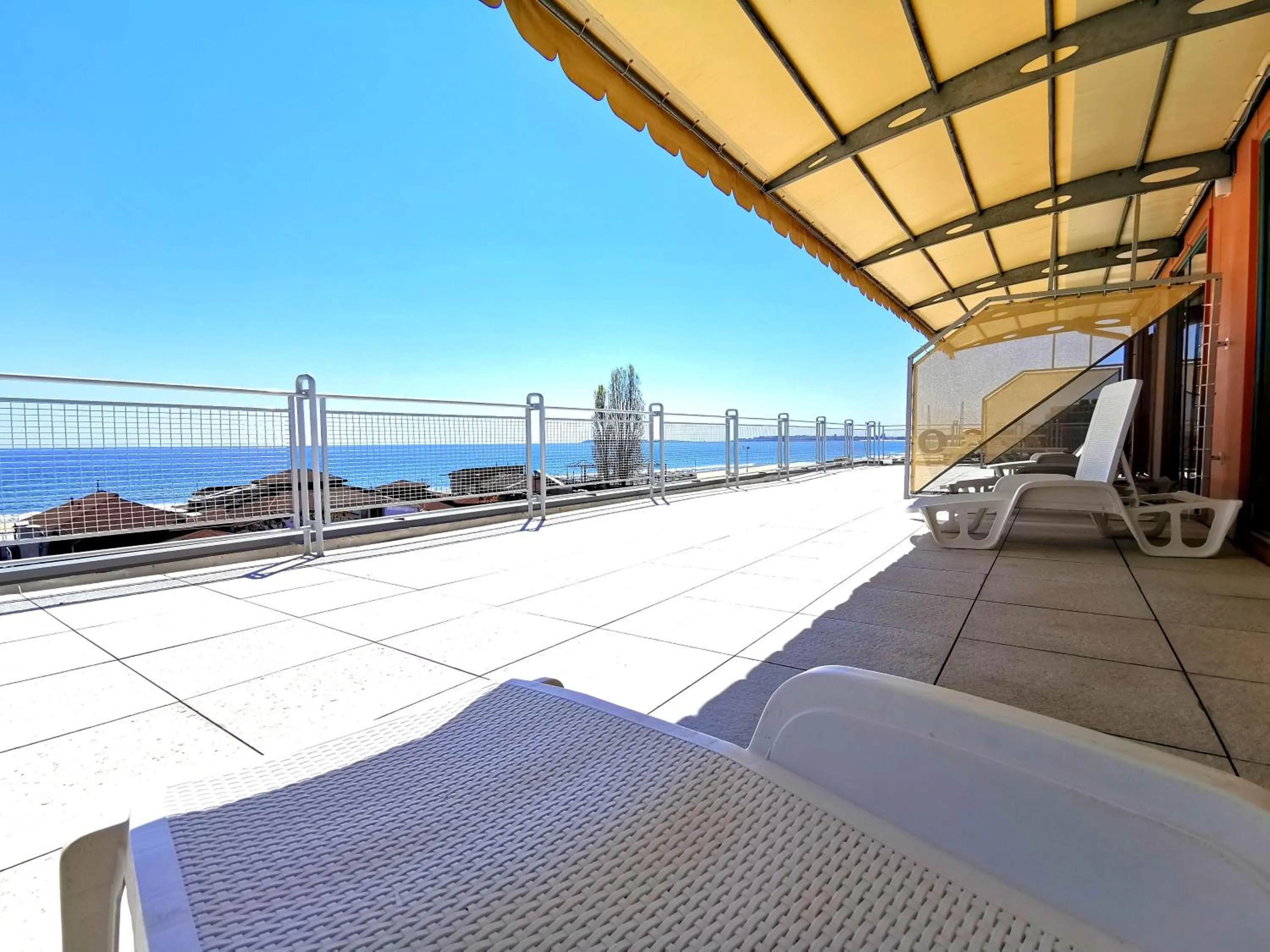 Balcony/Terrace in Hotel Largo Beach