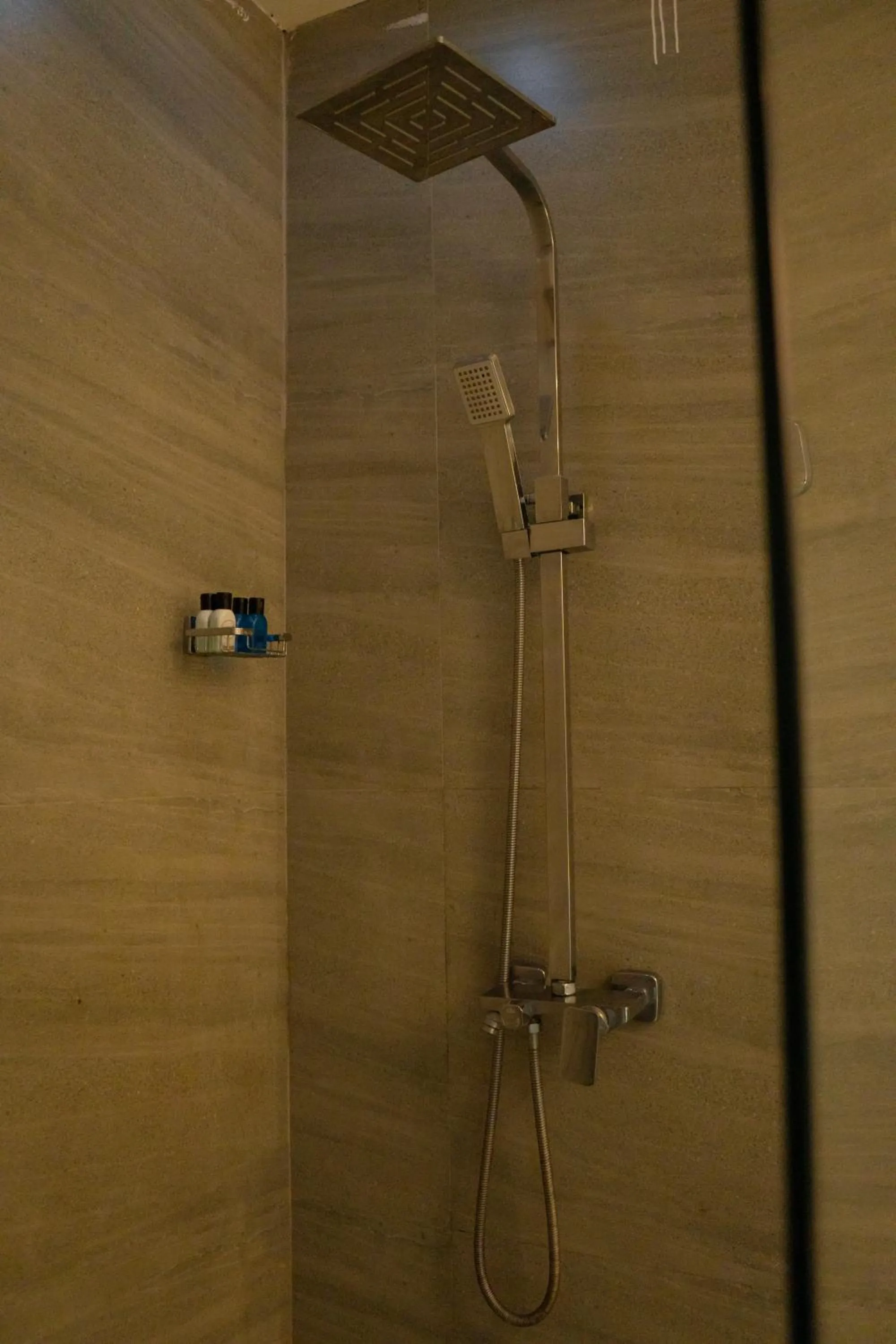 Shower in Supreme Dambulla