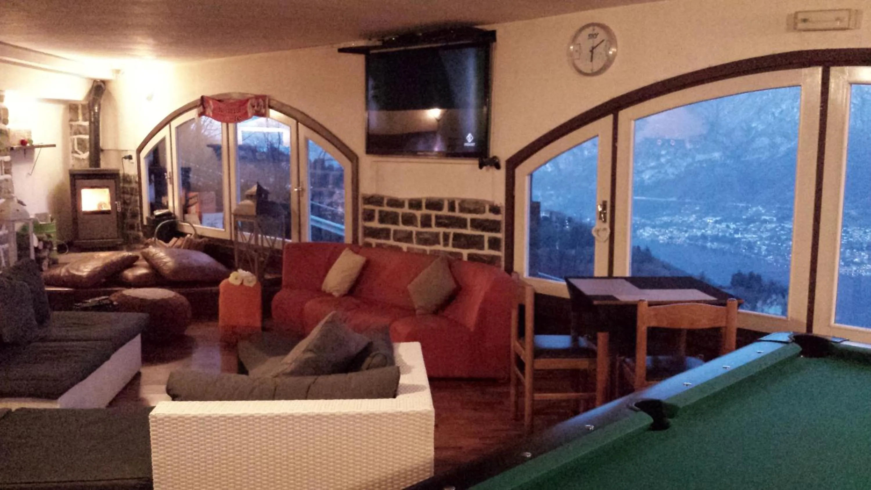 Restaurant/places to eat in Nouveau Mirabeau