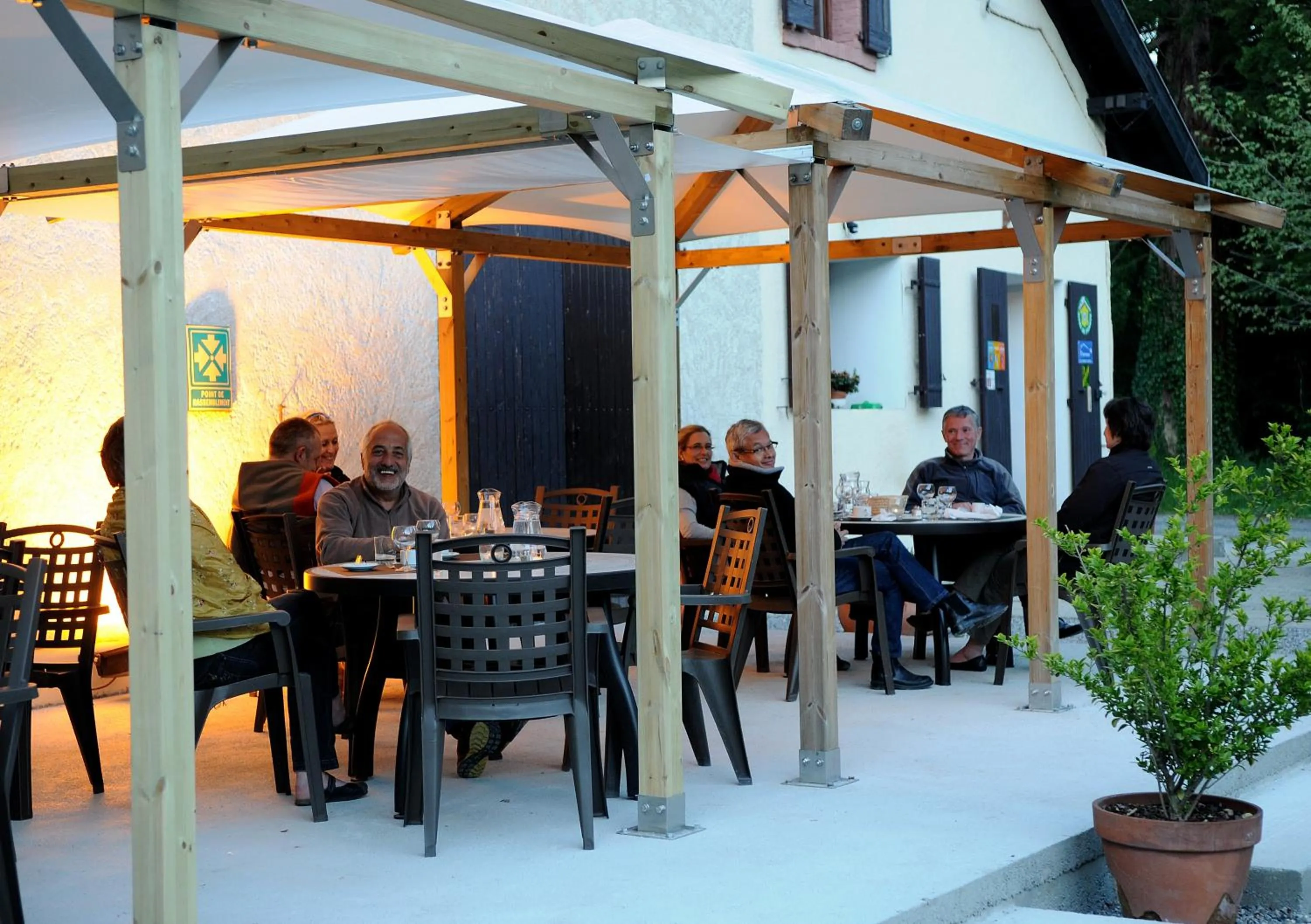 Restaurant/places to eat in La Source