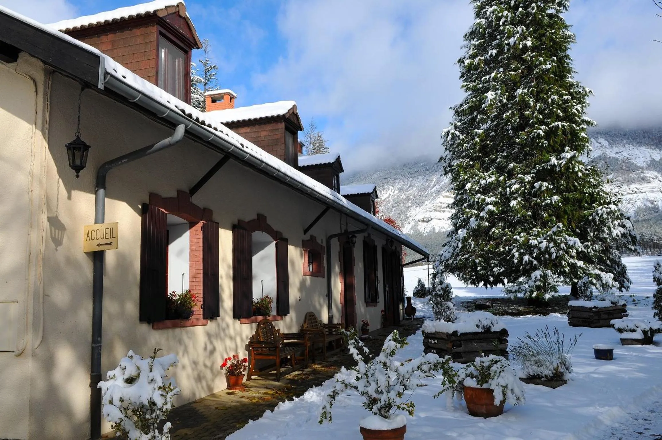 Facade/entrance in La Source