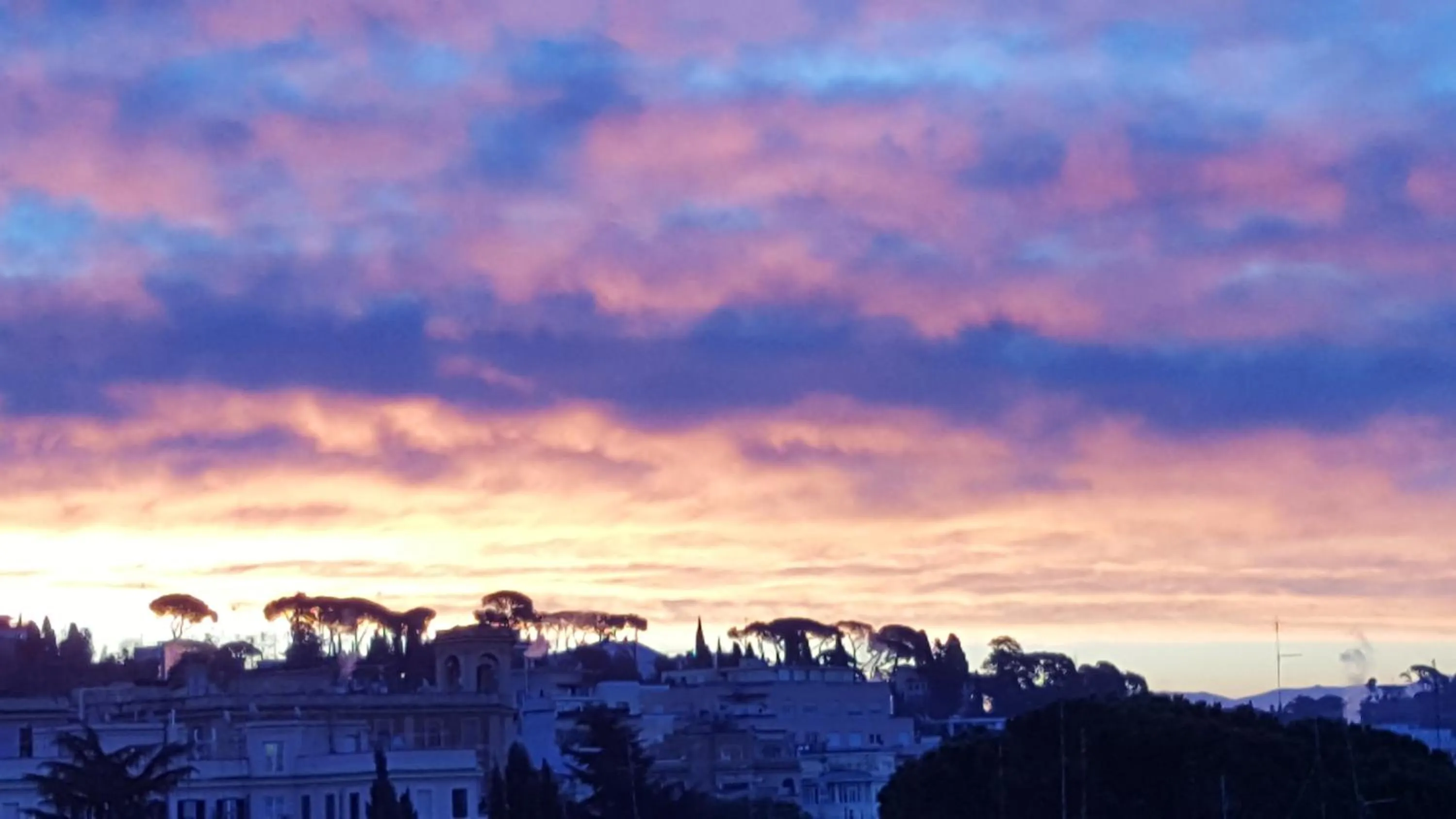 Sunrise in Bed & Breakfast A Casa di Lia a Roma