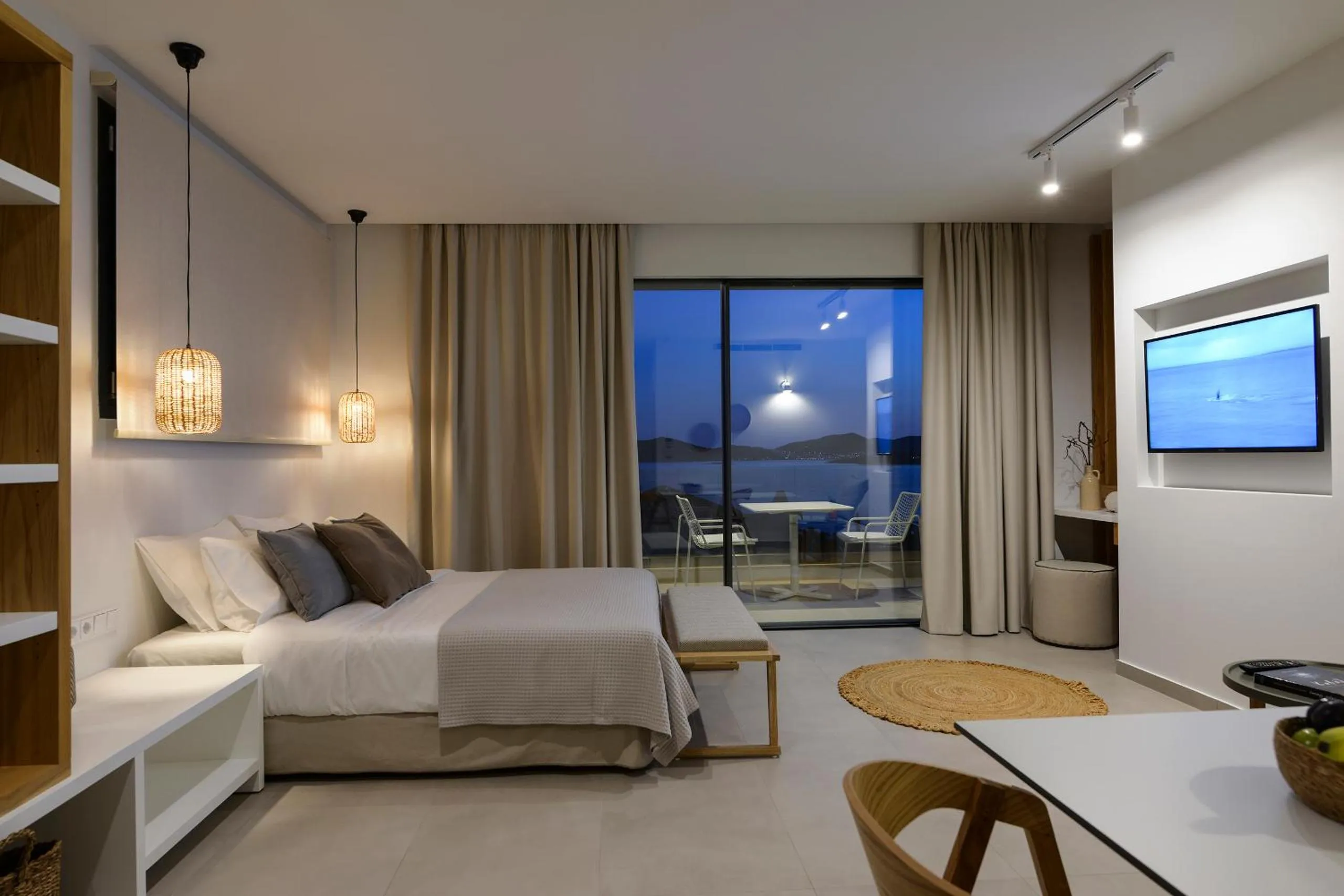 Photo of the whole room in MARAVILLA SUITES