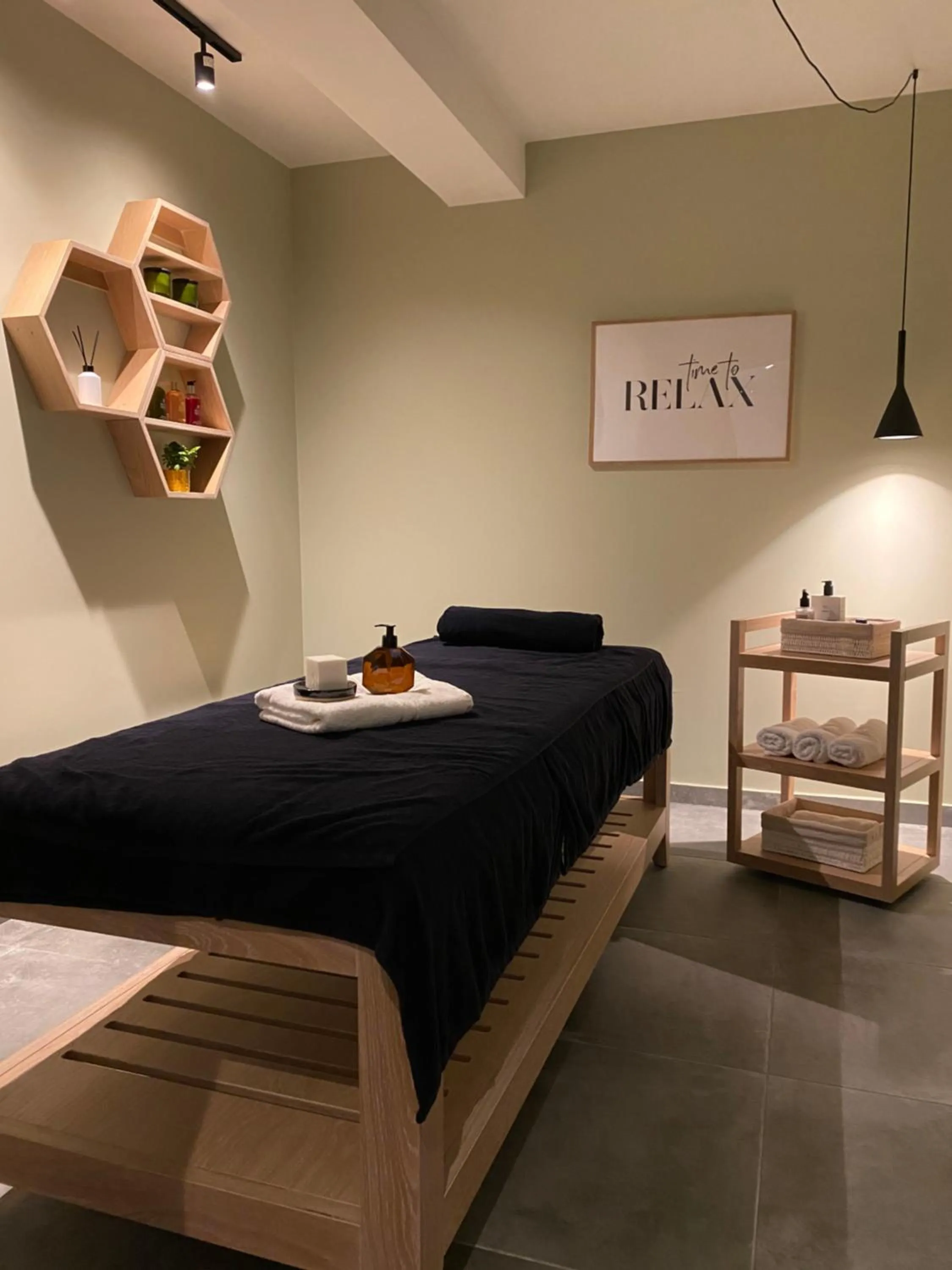 Massage in MARAVILLA SUITES