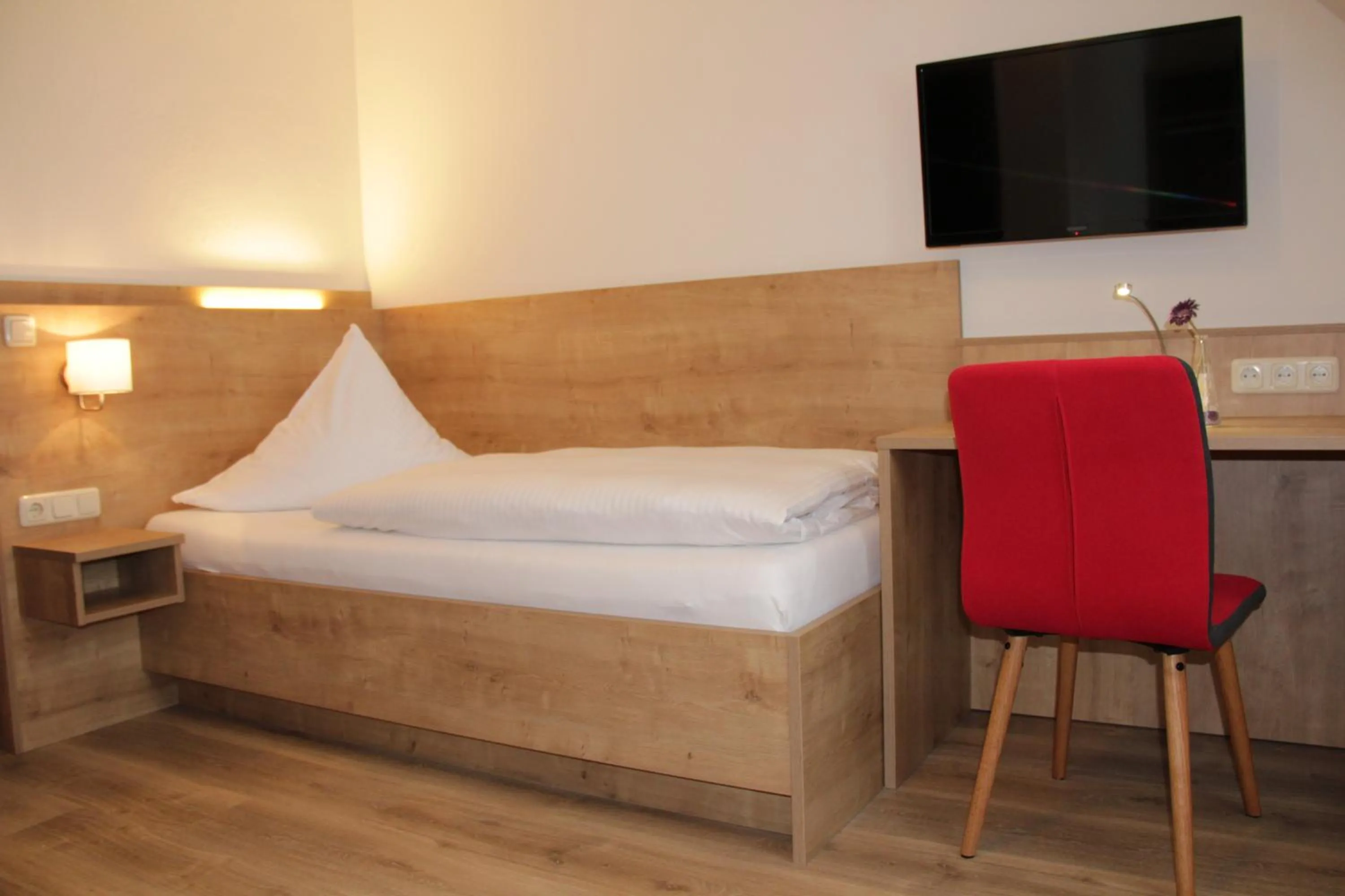 Photo of the whole room, Bed in Hotel-Gasthof-Kohlmeier