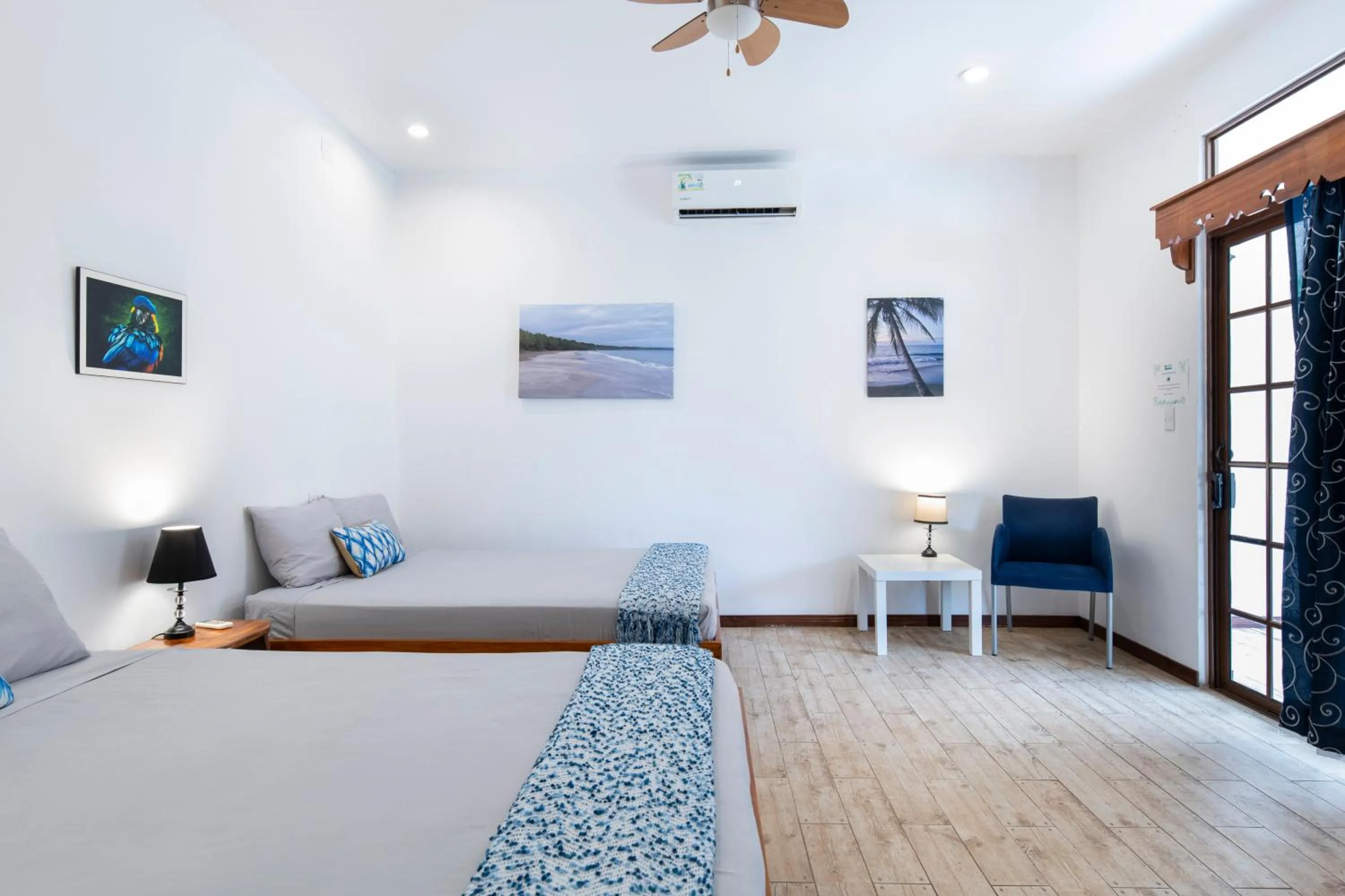 Bed in Pangea Lodge with Shared Pool at the Heart of Manzanillo